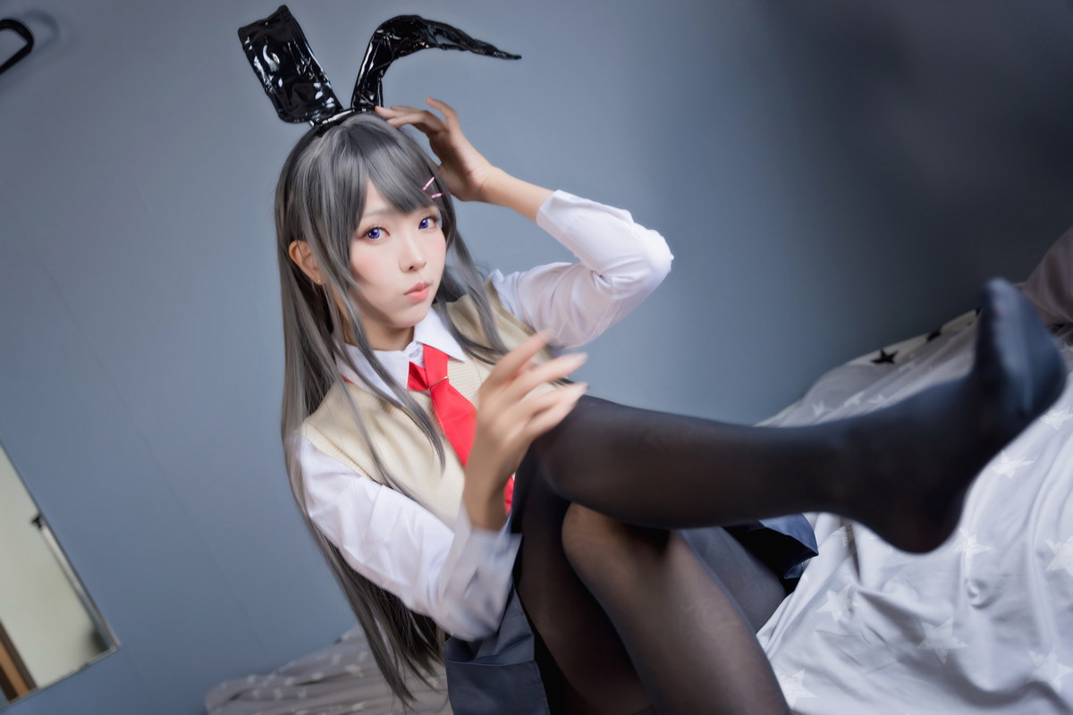 xgyw.top_Coser妹子Ely_eee麻衣学姊主题性感兔女郎装扮超薄黑丝秀翘臀美腿诱惑写真50P