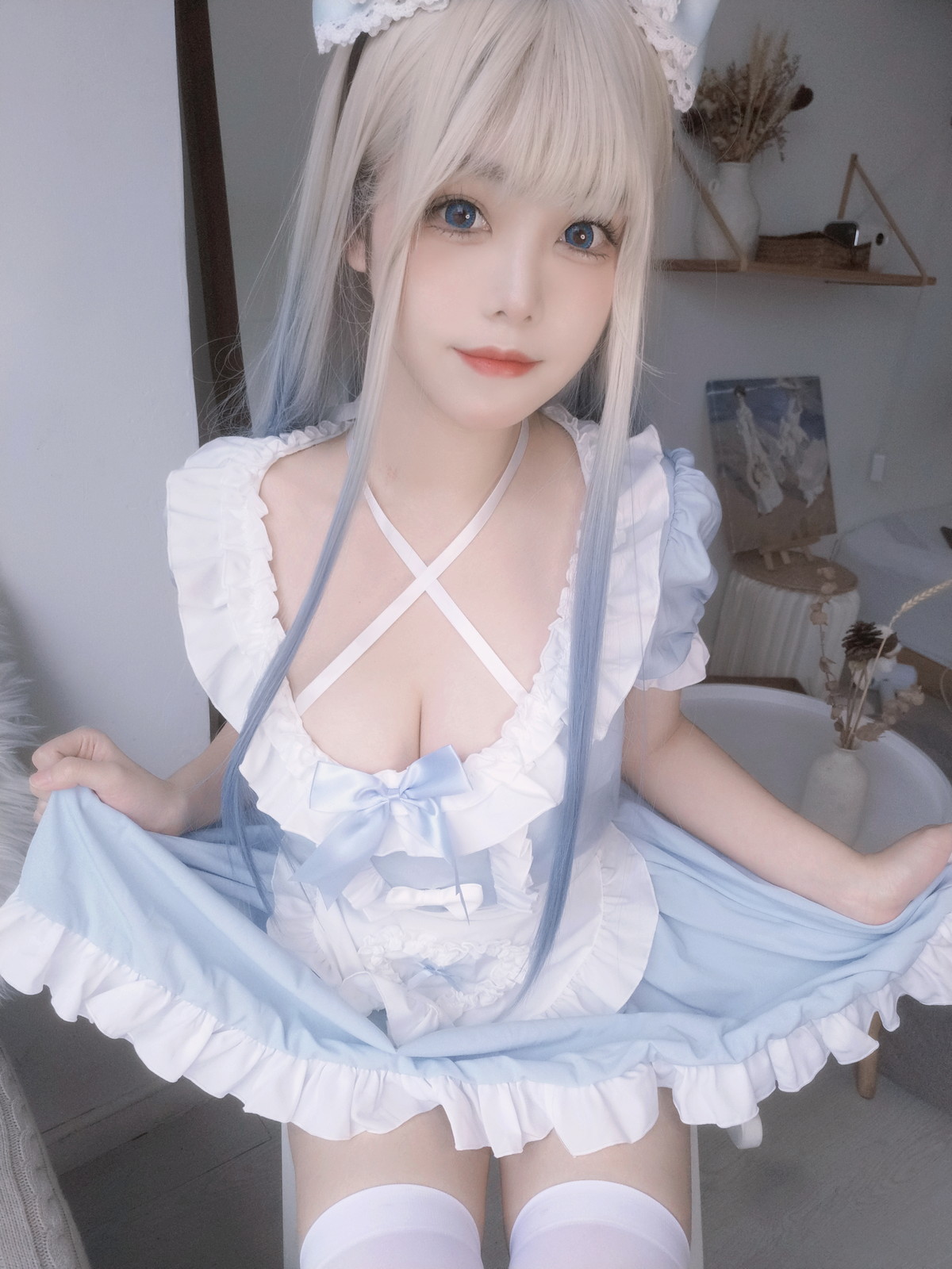 xgyw.top_萌系小姐姐蜜汁猫裘蓝女仆主题私房脱性感女仆装露粉色内衣秀傲人豪乳诱惑写真27P