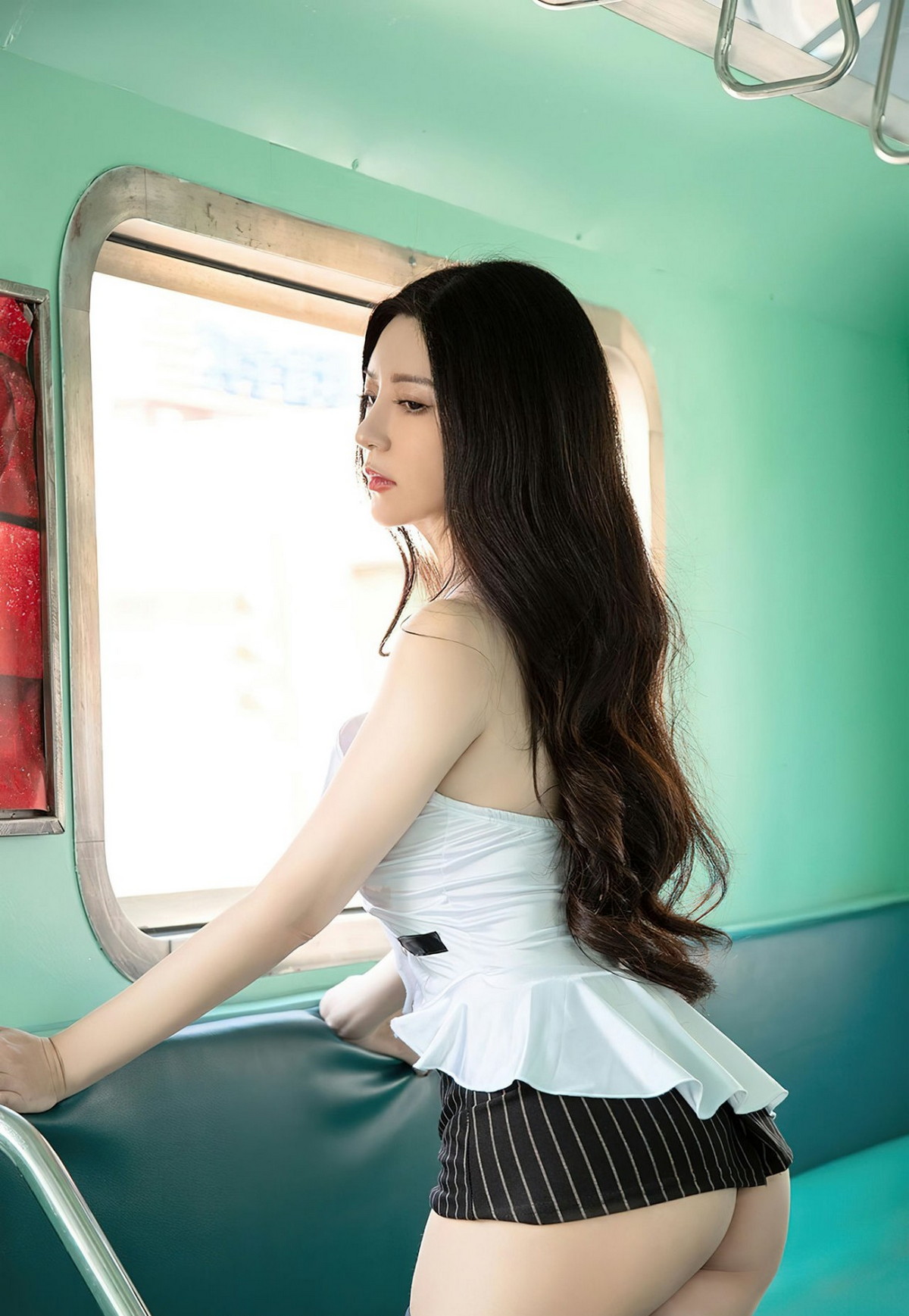 xgyw.top_[Ugirls爱尤物]No.2453_尤果合辑醒了的梦主题模特田冰冰等七大美女私房性感写真35P