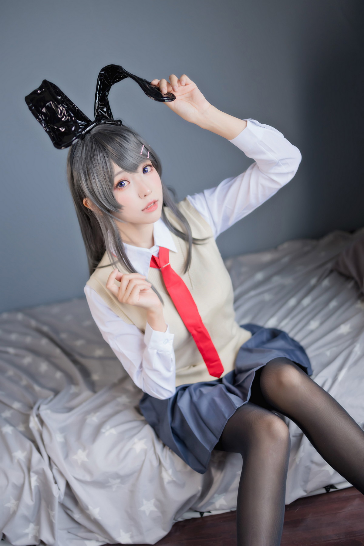 xgyw.top_Coser妹子Ely_eee麻衣学姊主题性感兔女郎装扮超薄黑丝秀翘臀美腿诱惑写真50P