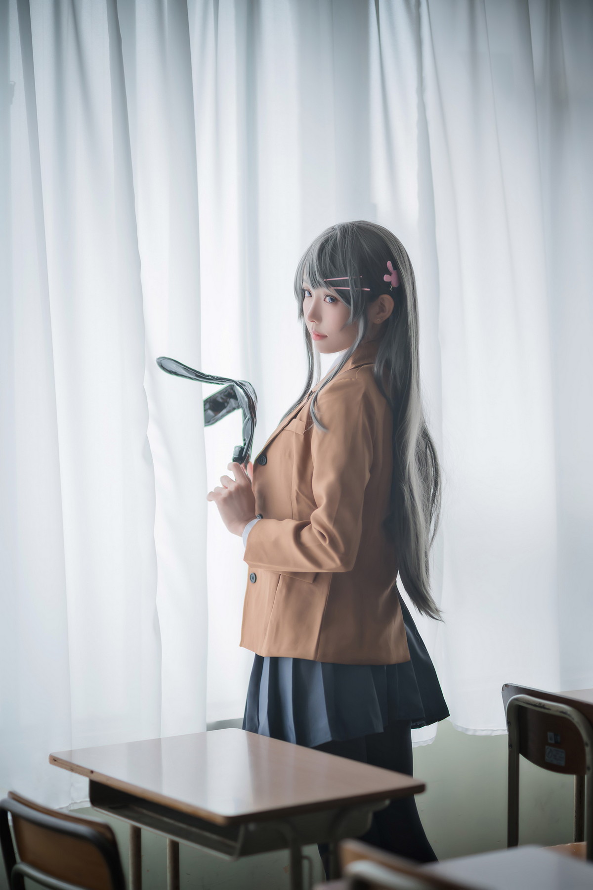 xgyw.top_Coser妹子Ely_eee麻衣学姊主题性感兔女郎装扮超薄黑丝秀翘臀美腿诱惑写真50P