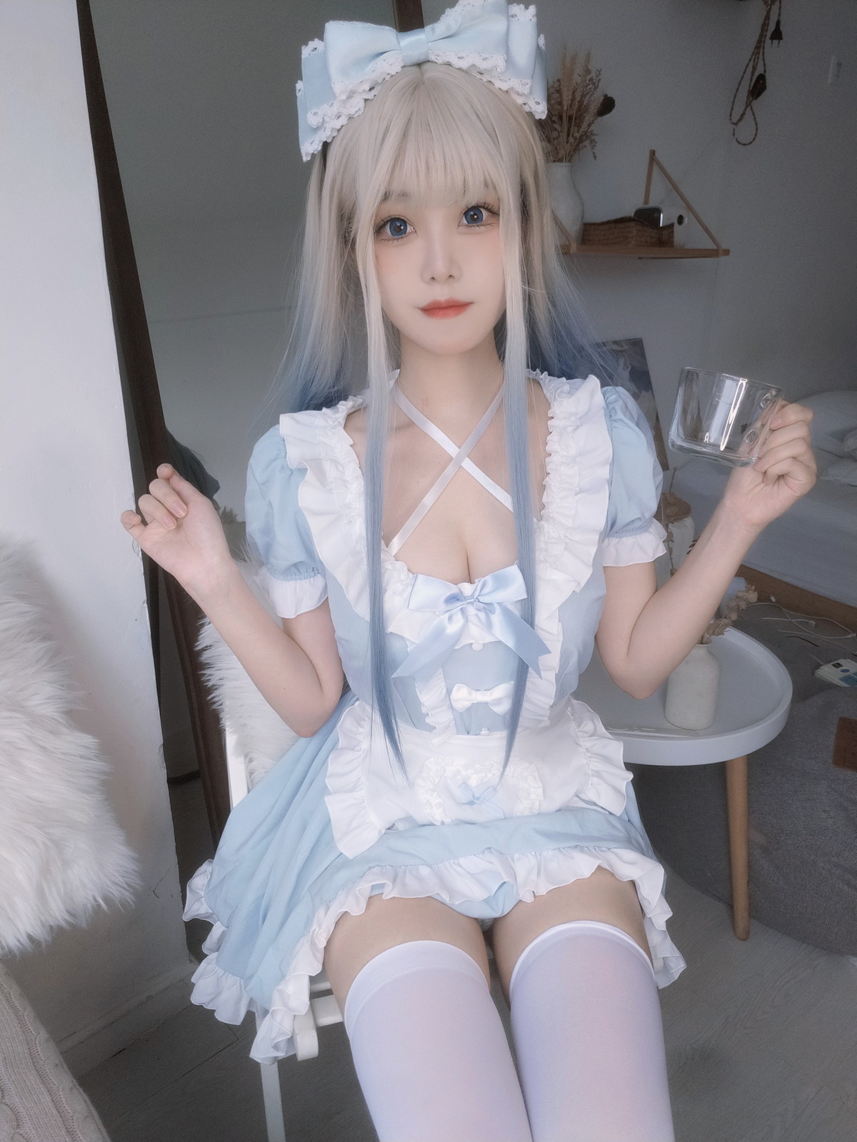 xgyw.top_萌系小姐姐蜜汁猫裘蓝女仆主题私房脱性感女仆装露粉色内衣秀傲人豪乳诱惑写真27P