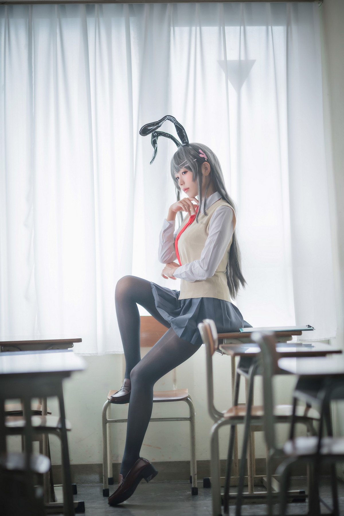 xgyw.top_Coser妹子Ely_eee麻衣学姊主题性感兔女郎装扮超薄黑丝秀翘臀美腿诱惑写真50P
