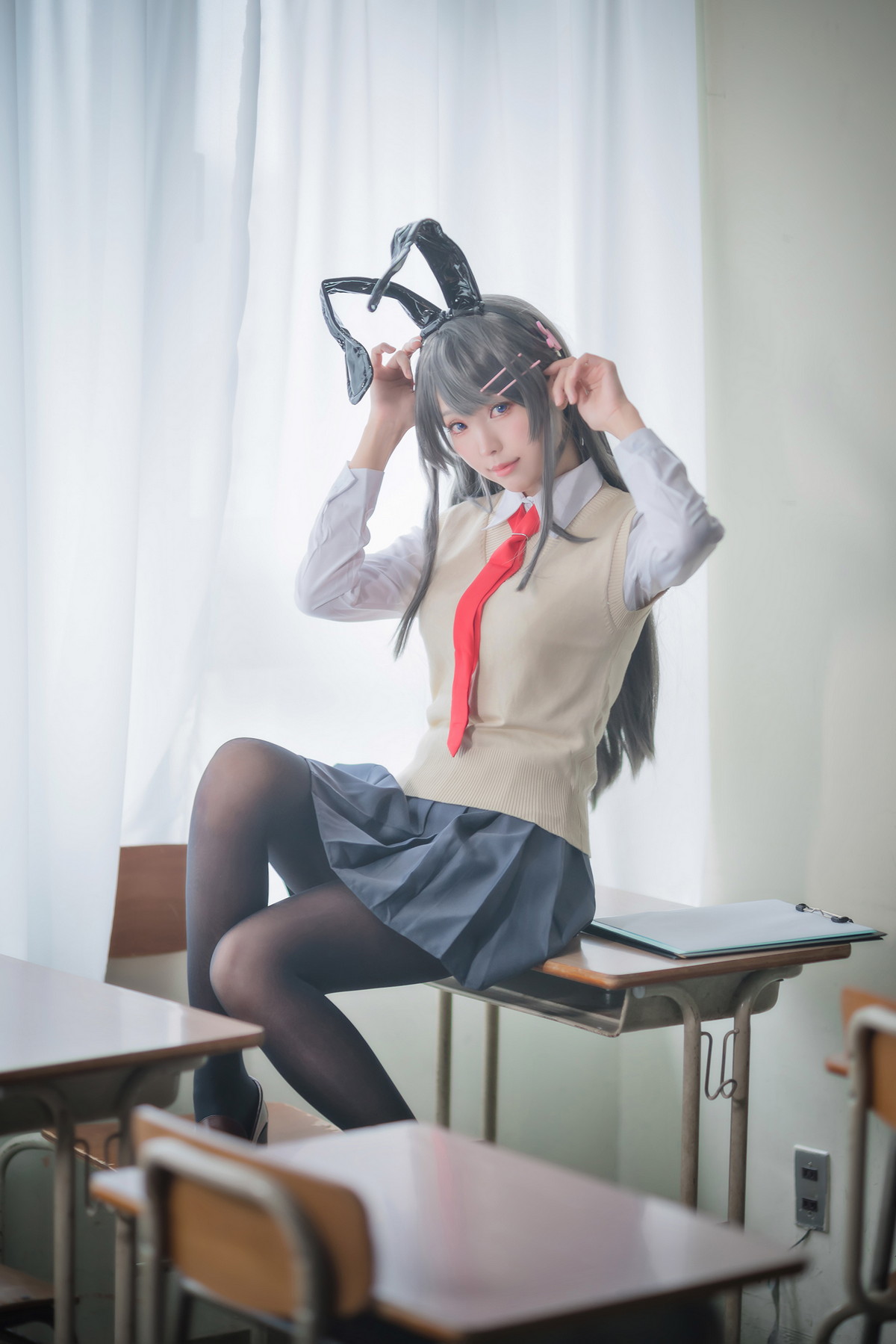 xgyw.top_Coser妹子Ely_eee麻衣学姊主题性感兔女郎装扮超薄黑丝秀翘臀美腿诱惑写真50P