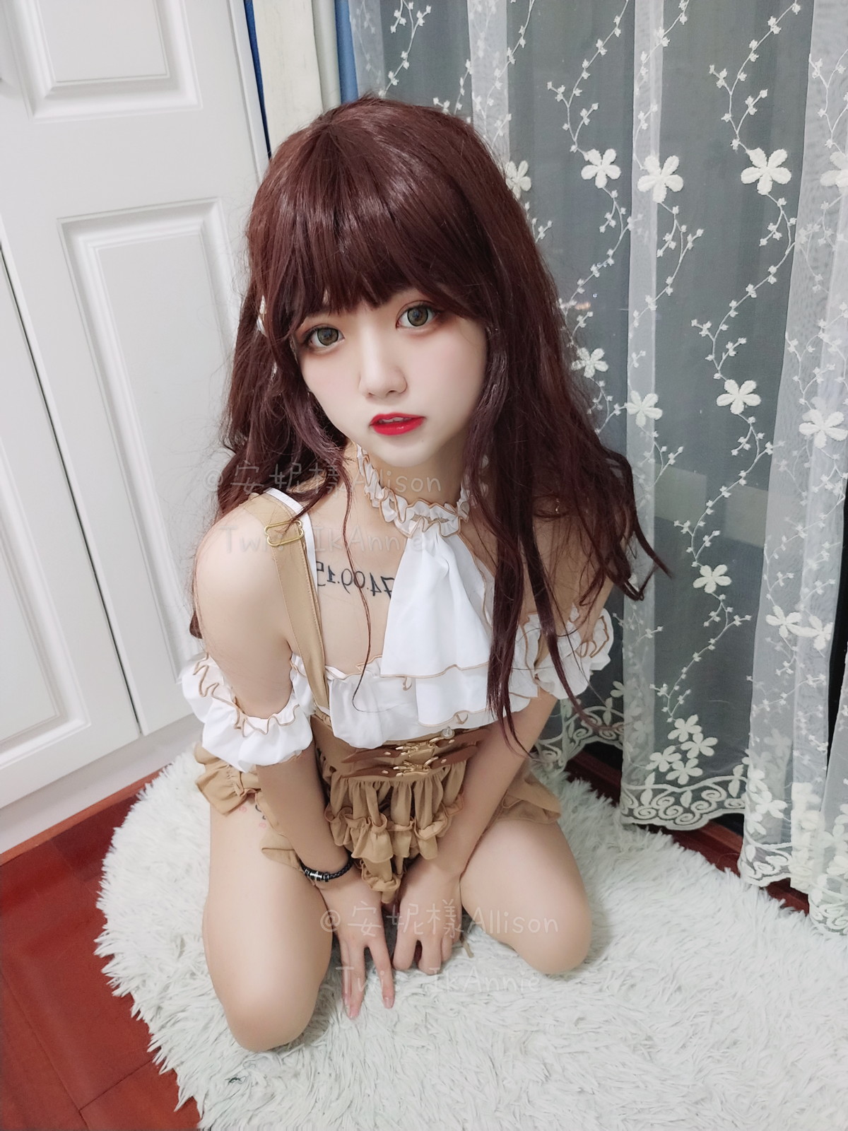 xgyw.top_萝莉小美女安妮吊带裙主题居家私房脱吊带连身裙露性感白色蕾丝内衣诱惑写真30P
