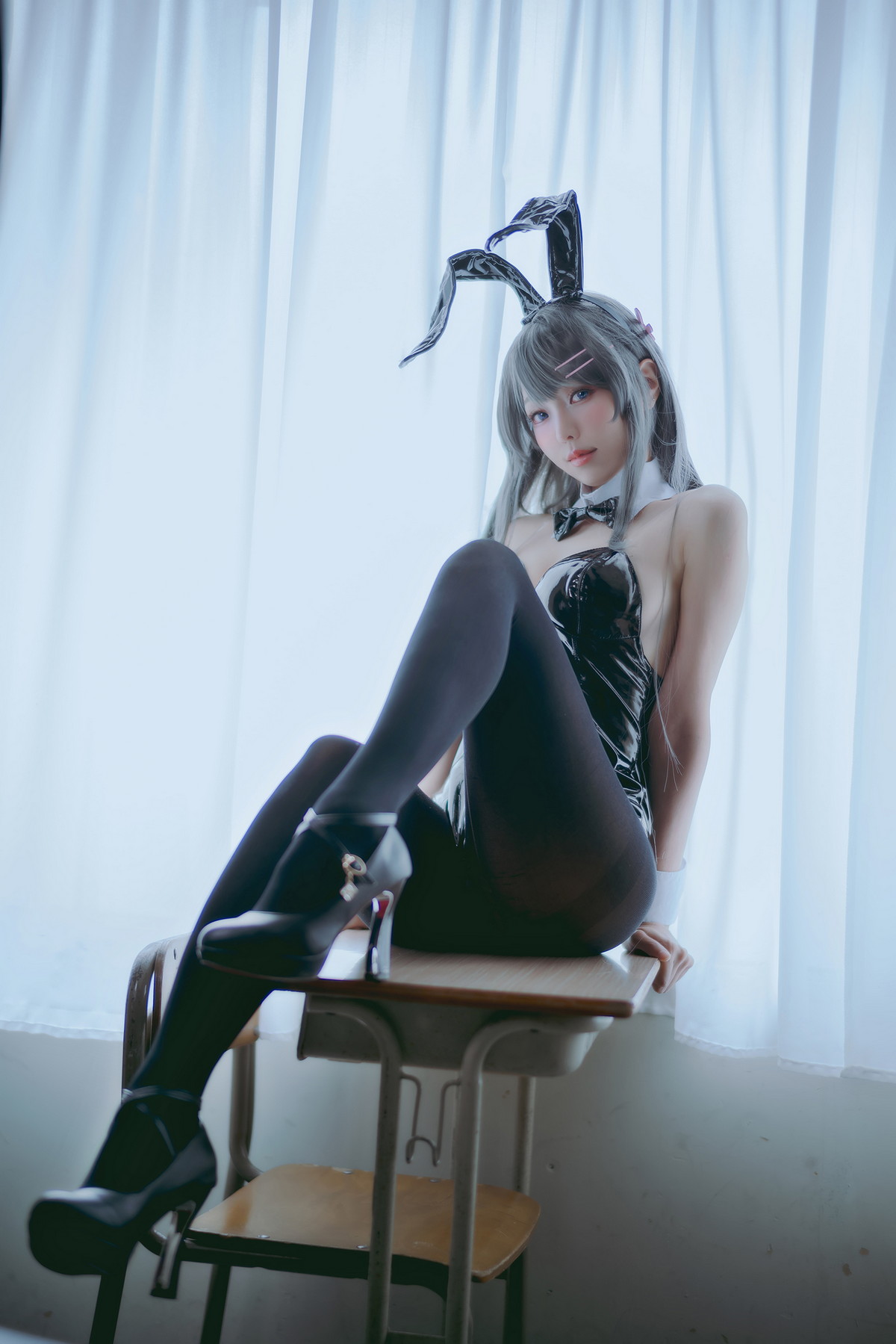 xgyw.top_Coser妹子Ely_eee麻衣学姊主题性感兔女郎装扮超薄黑丝秀翘臀美腿诱惑写真50P
