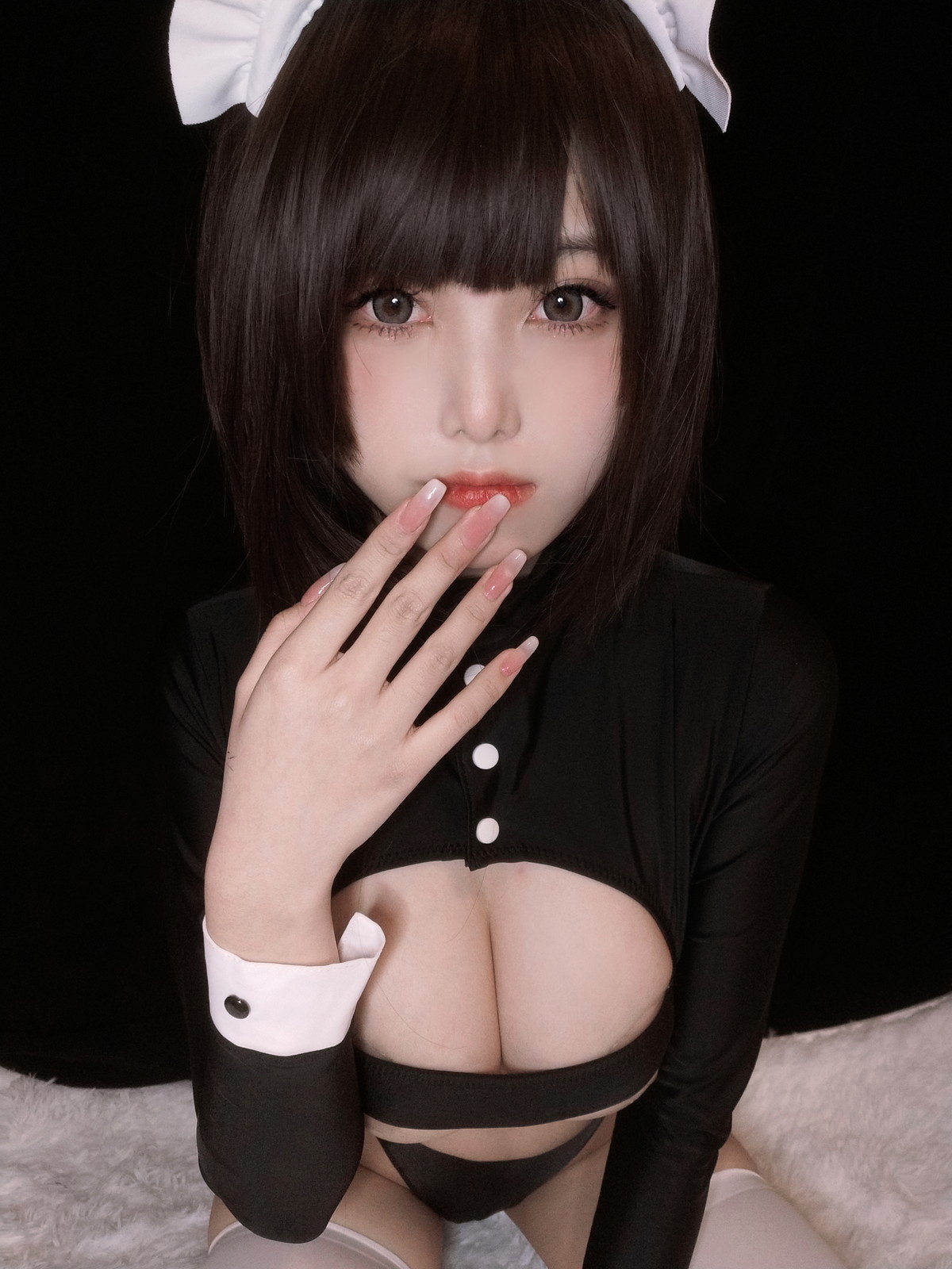 xgyw.top_萌系小姐姐蜜汁猫裘歪萌高叉女仆主题私房性感黑色露胸女仆装秀豪乳翘臀诱惑写真25P