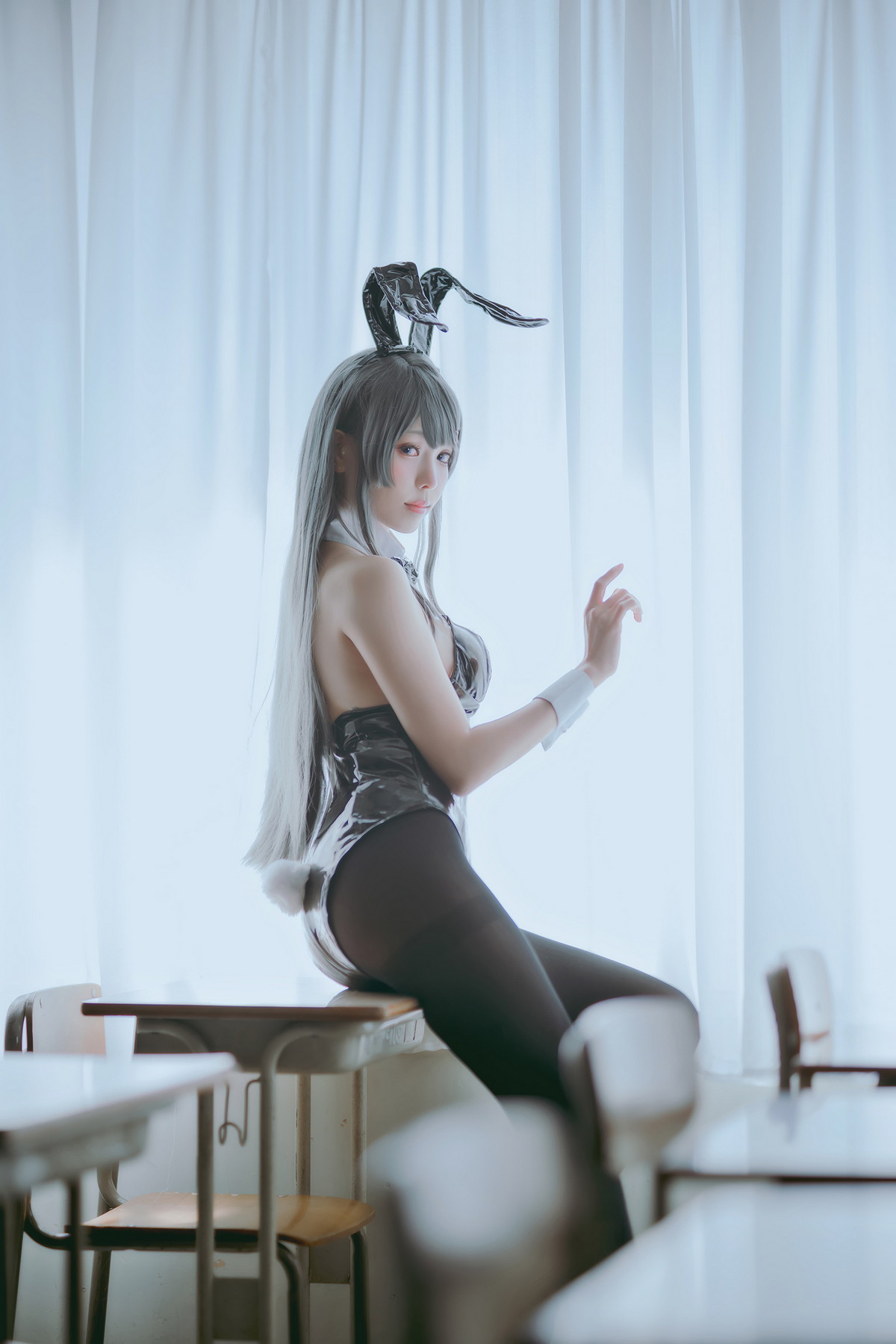 xgyw.top_Coser妹子Ely_eee麻衣学姊主题性感兔女郎装扮超薄黑丝秀翘臀美腿诱惑写真50P