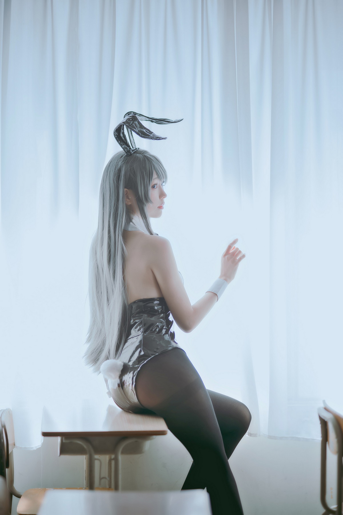 xgyw.top_Coser妹子Ely_eee麻衣学姊主题性感兔女郎装扮超薄黑丝秀翘臀美腿诱惑写真50P