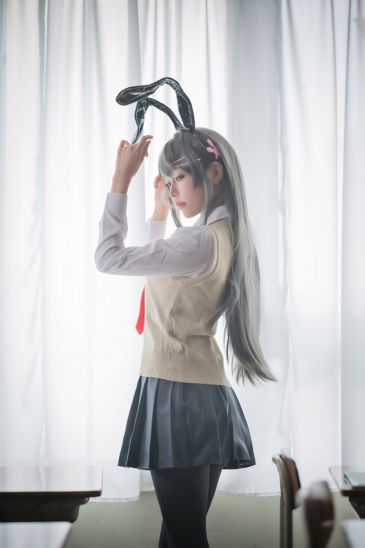 xgyw.top_Coser妹子Ely_eee麻衣学姊主题性感兔女郎装扮超薄黑丝秀翘臀美腿诱惑写真50P