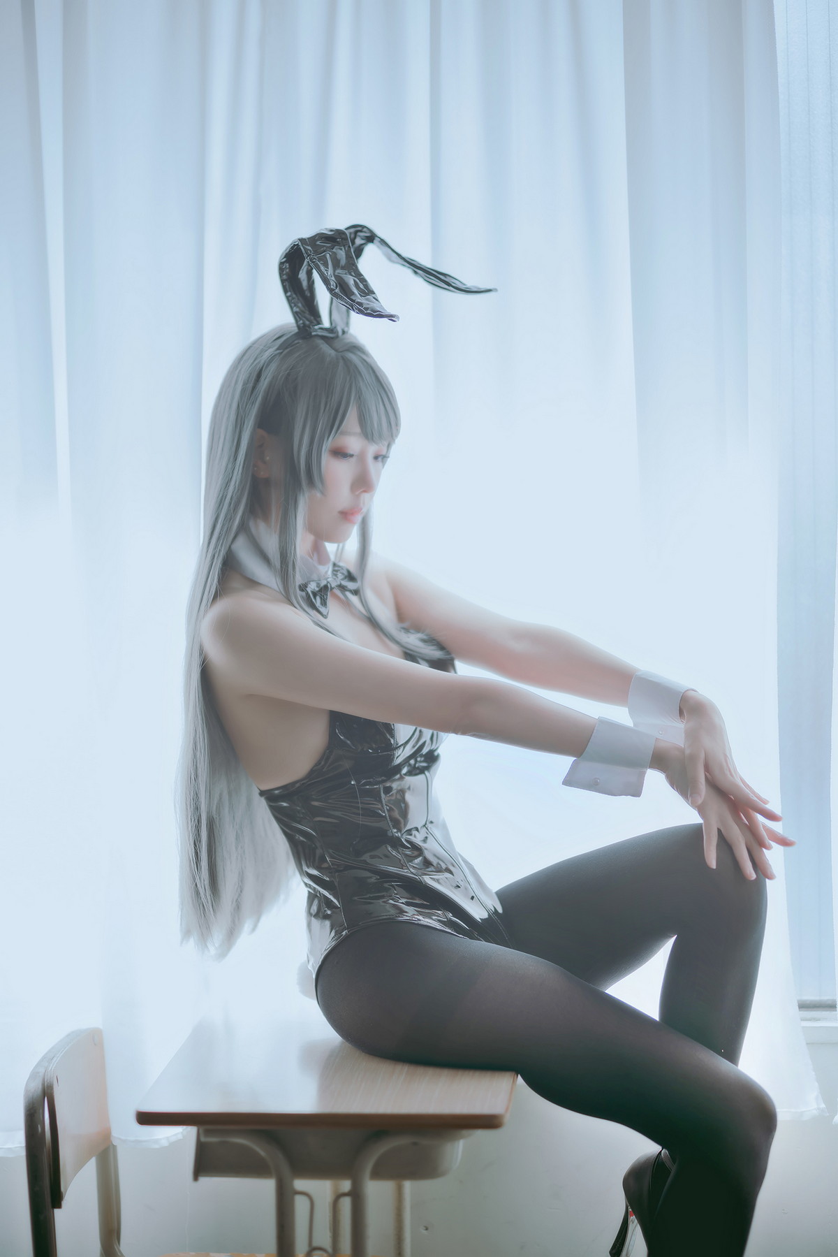 xgyw.top_Coser妹子Ely_eee麻衣学姊主题性感兔女郎装扮超薄黑丝秀翘臀美腿诱惑写真50P