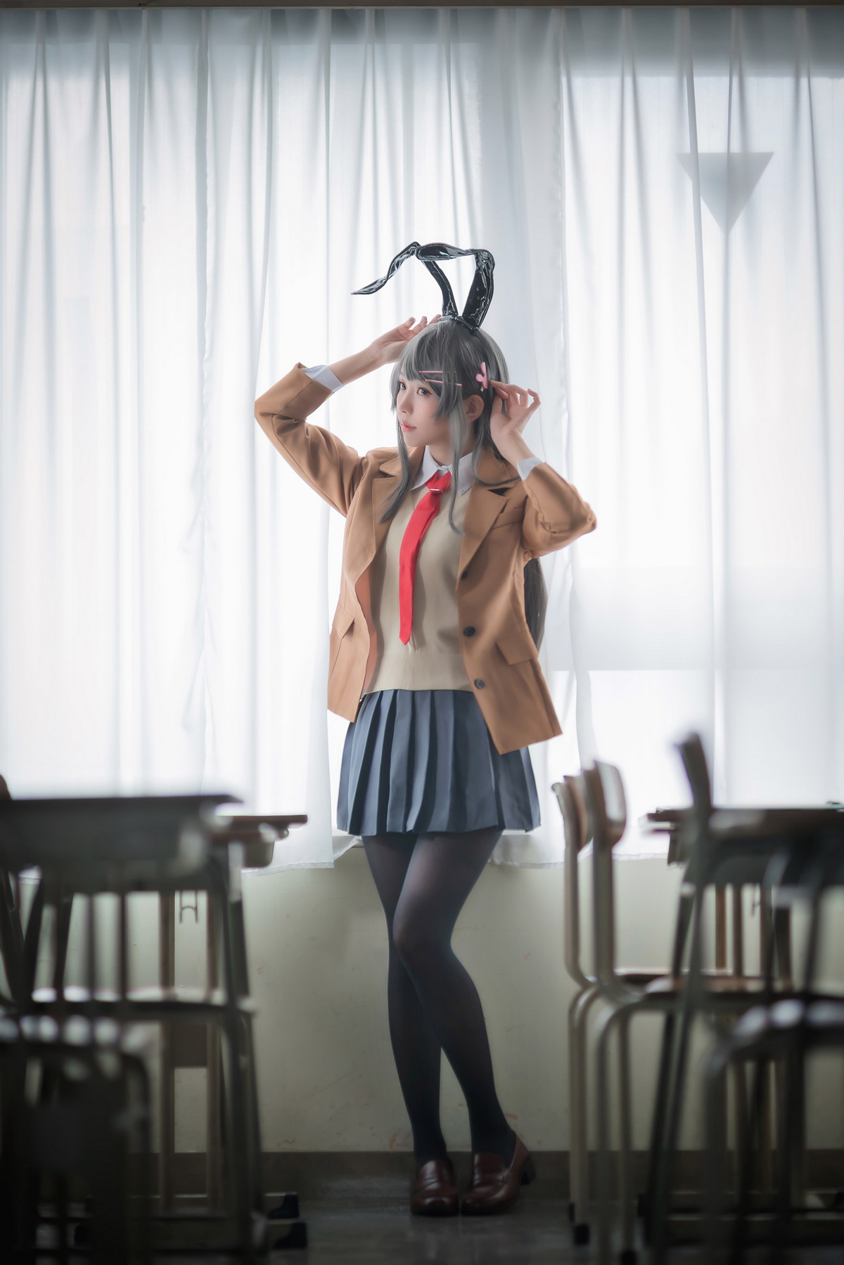xgyw.top_Coser妹子Ely_eee麻衣学姊主题性感兔女郎装扮超薄黑丝秀翘臀美腿诱惑写真50P