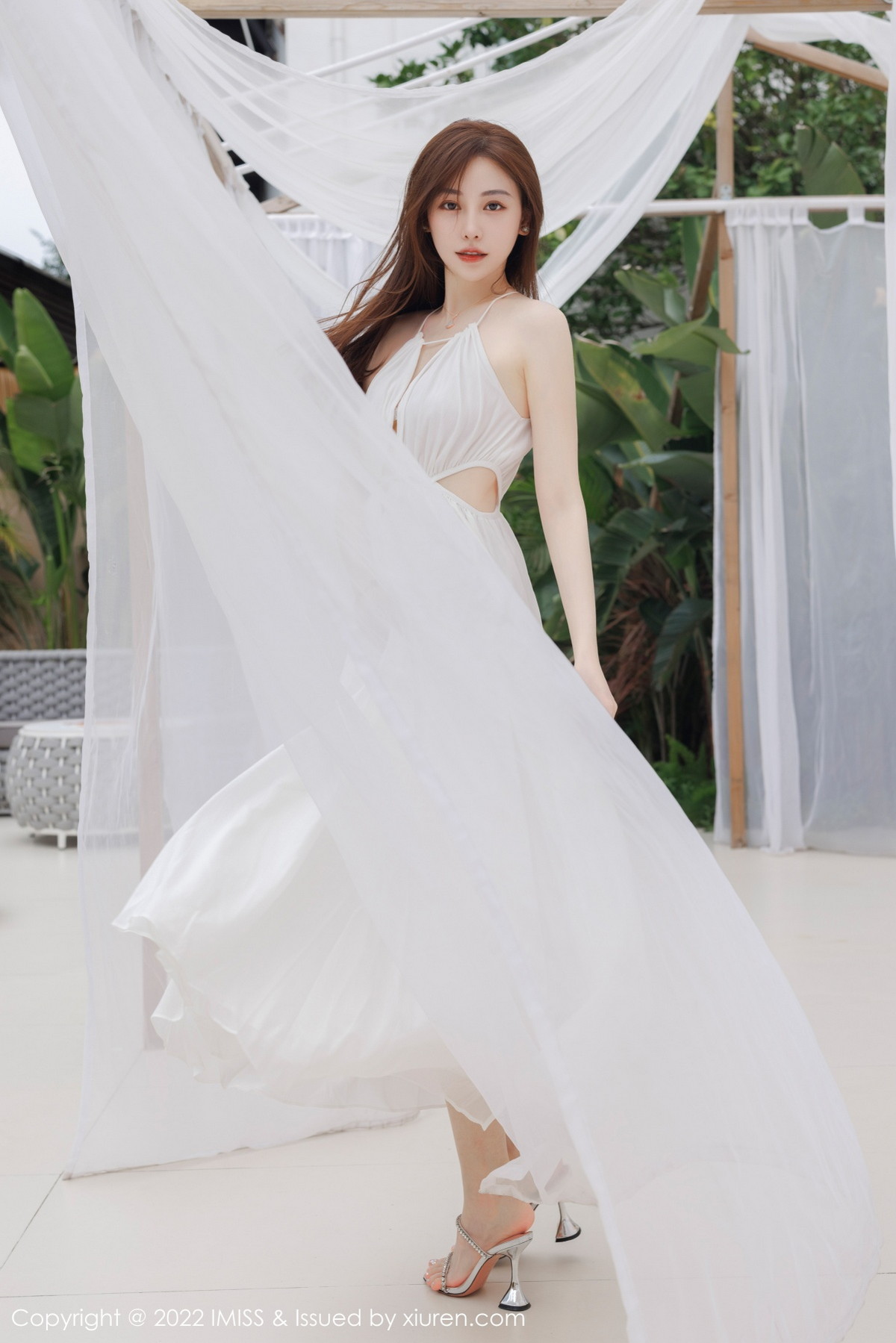 xgyw.top_[IMISS爱蜜社]Vol.706_气质女神Lynn刘奕宁户外场景性感白色长裙秀曼妙身材迷人写真41P