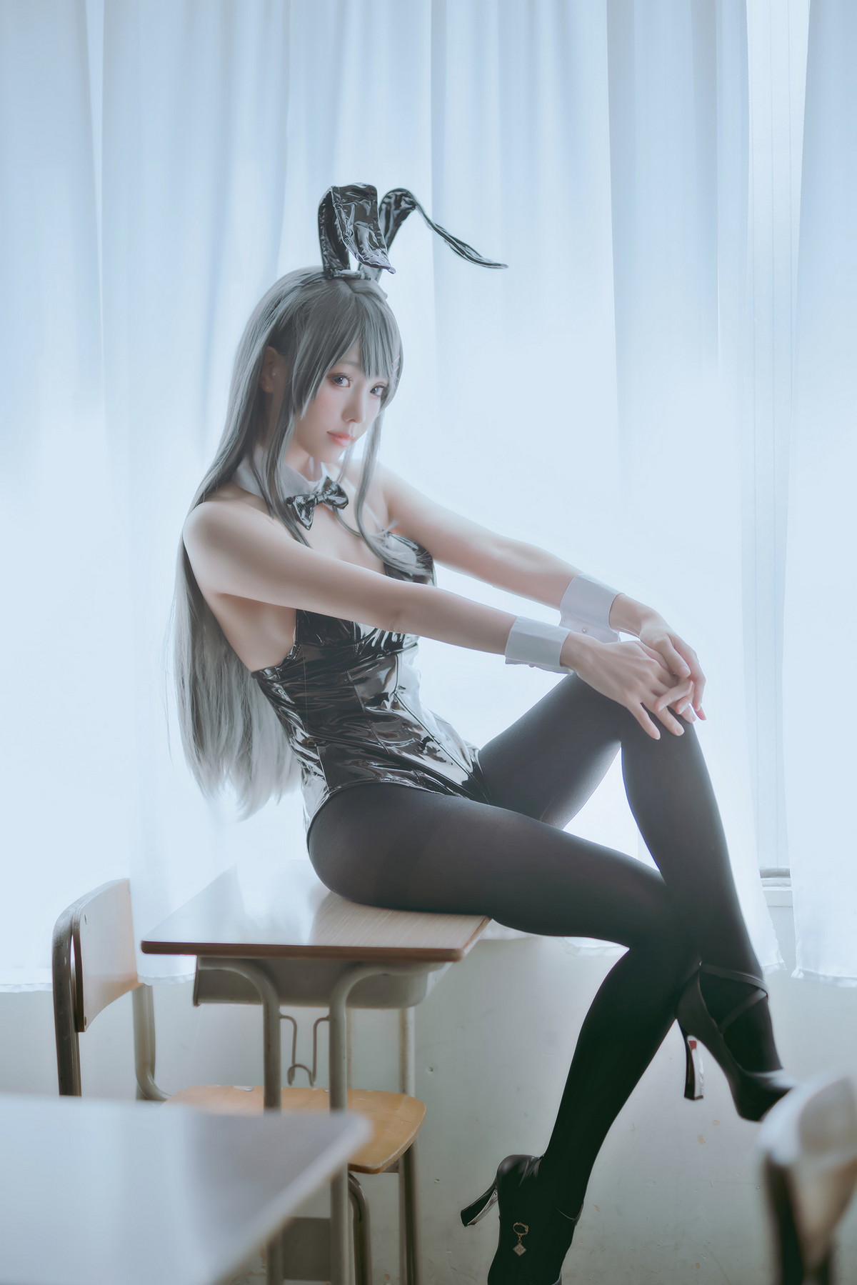 xgyw.top_Coser妹子Ely_eee麻衣学姊主题性感兔女郎装扮超薄黑丝秀翘臀美腿诱惑写真50P