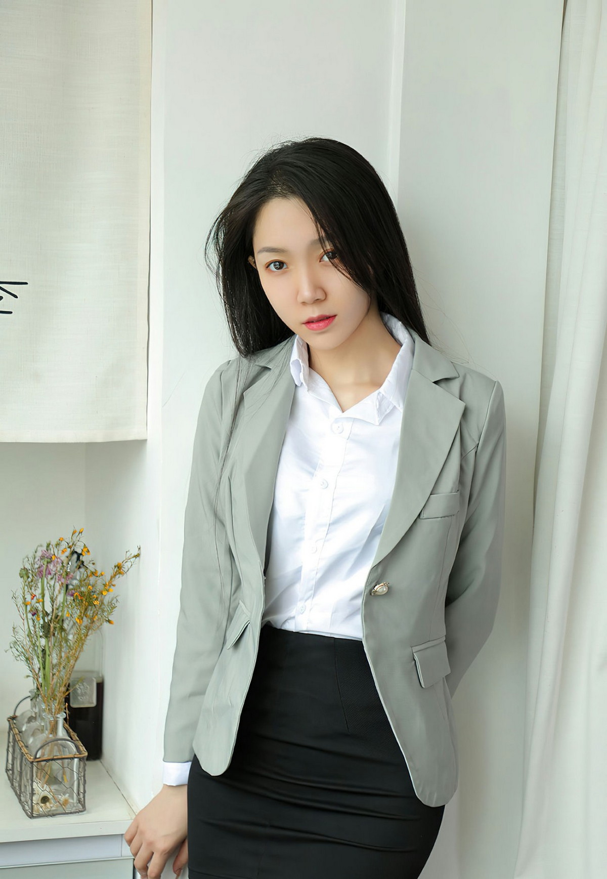 xgyw.top_[Ugirls爱尤物]No.2453_尤果合辑醒了的梦主题模特田冰冰等七大美女私房性感写真35P