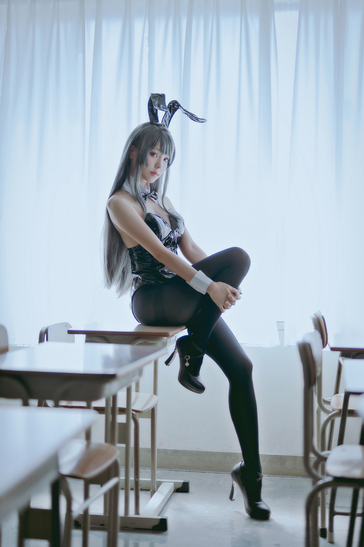 xgyw.top_Coser妹子Ely_eee麻衣学姊主题性感兔女郎装扮超薄黑丝秀翘臀美腿诱惑写真50P