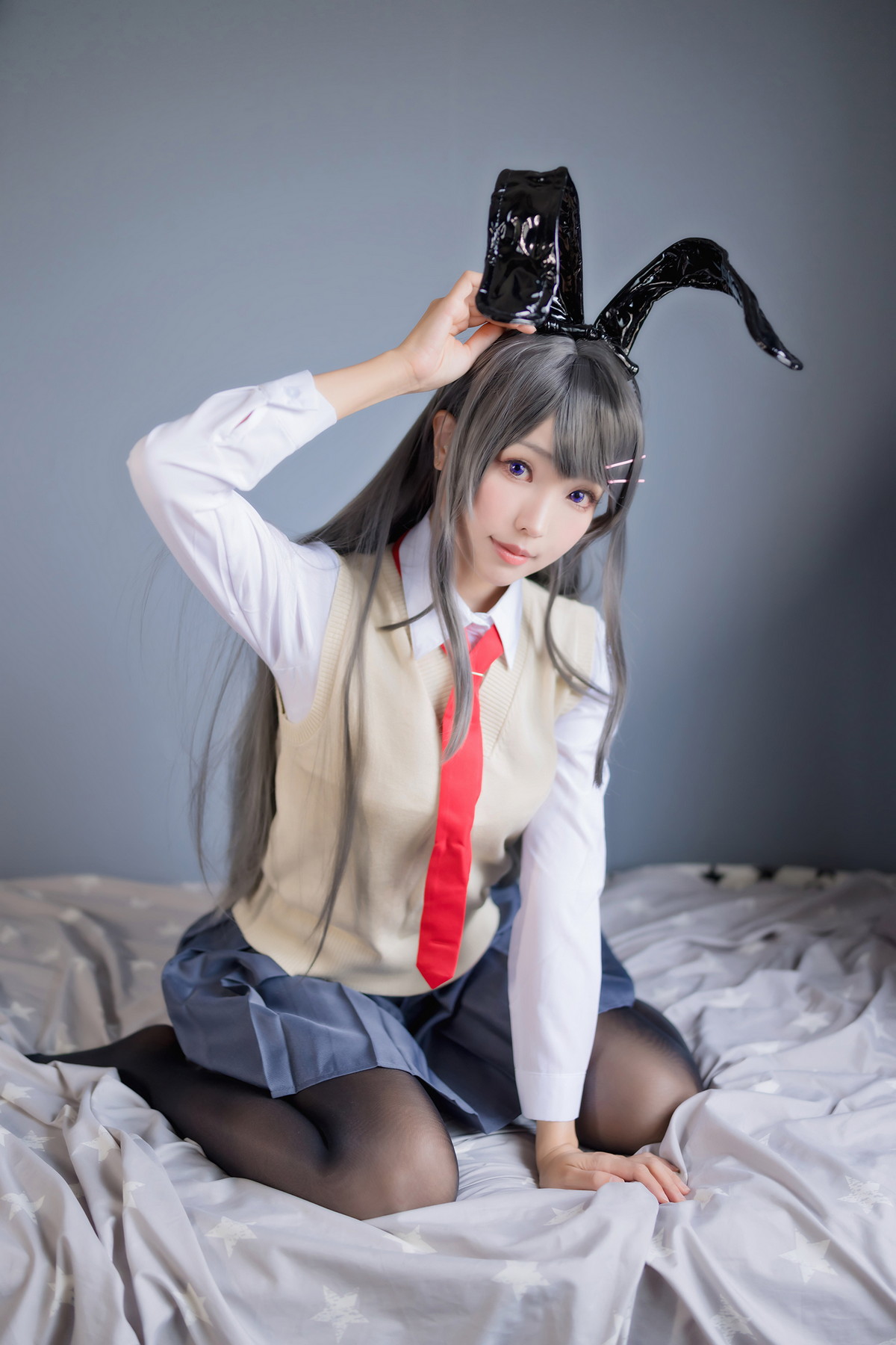 xgyw.top_Coser妹子Ely_eee麻衣学姊主题性感兔女郎装扮超薄黑丝秀翘臀美腿诱惑写真50P