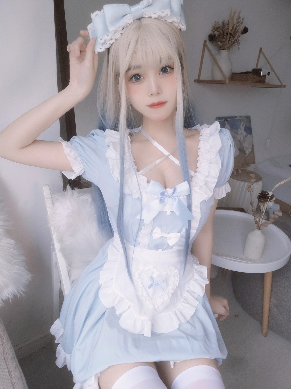 xgyw.top_萌系小姐姐蜜汁猫裘蓝女仆主题私房脱性感女仆装露粉色内衣秀傲人豪乳诱惑写真27P
