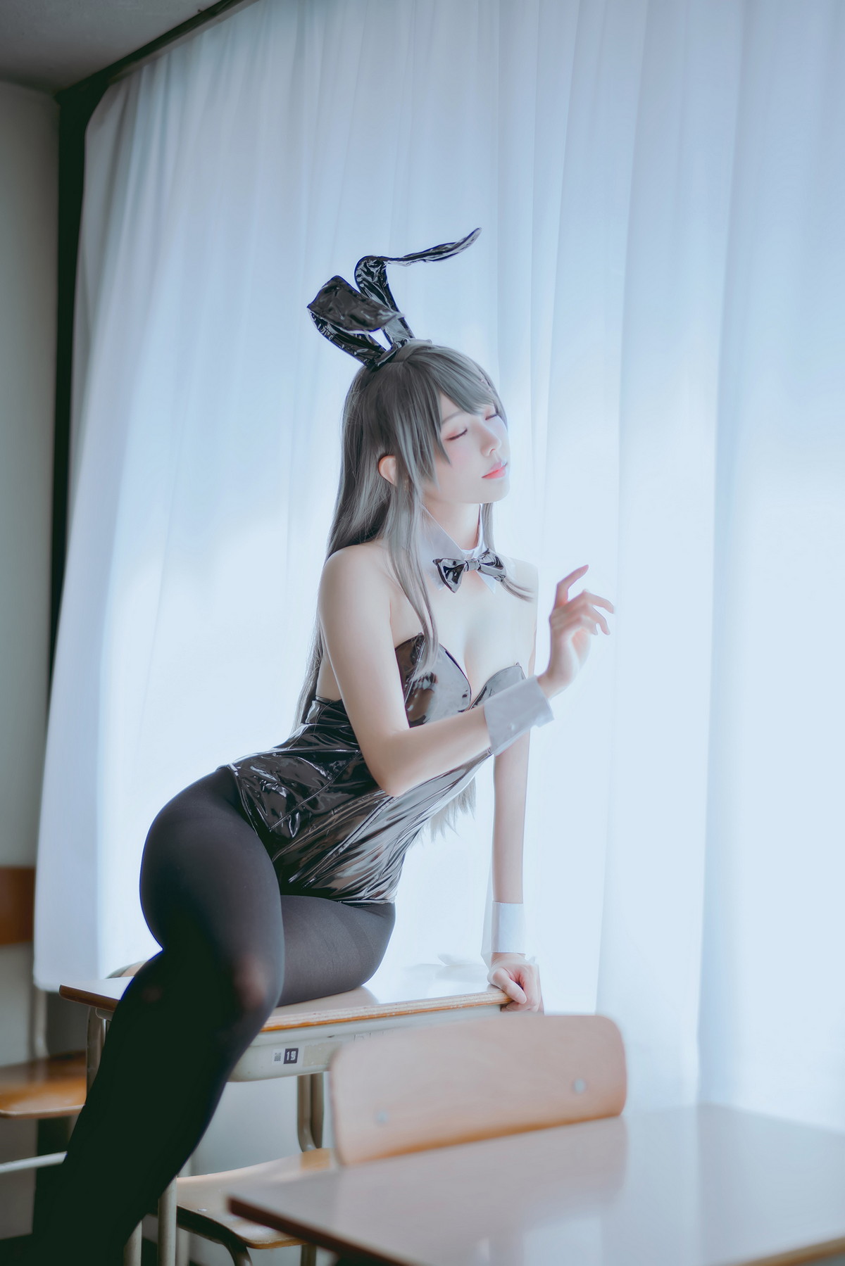 xgyw.top_Coser妹子Ely_eee麻衣学姊主题性感兔女郎装扮超薄黑丝秀翘臀美腿诱惑写真50P