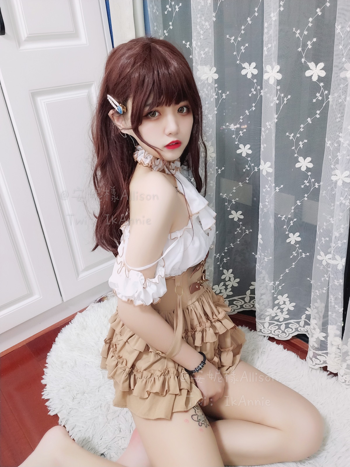 xgyw.top_萝莉小美女安妮吊带裙主题居家私房脱吊带连身裙露性感白色蕾丝内衣诱惑写真30P