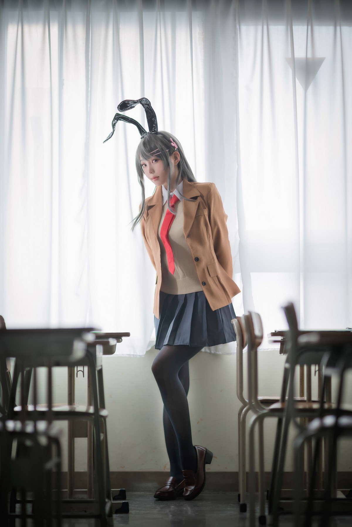 xgyw.top_Coser妹子Ely_eee麻衣学姊主题性感兔女郎装扮超薄黑丝秀翘臀美腿诱惑写真50P