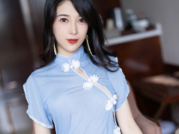 XiuRen第5816期_车模林乐一性感淡蓝短款中式配白色蕾丝袜秀蜜桃臀美腿骚扰写真78P