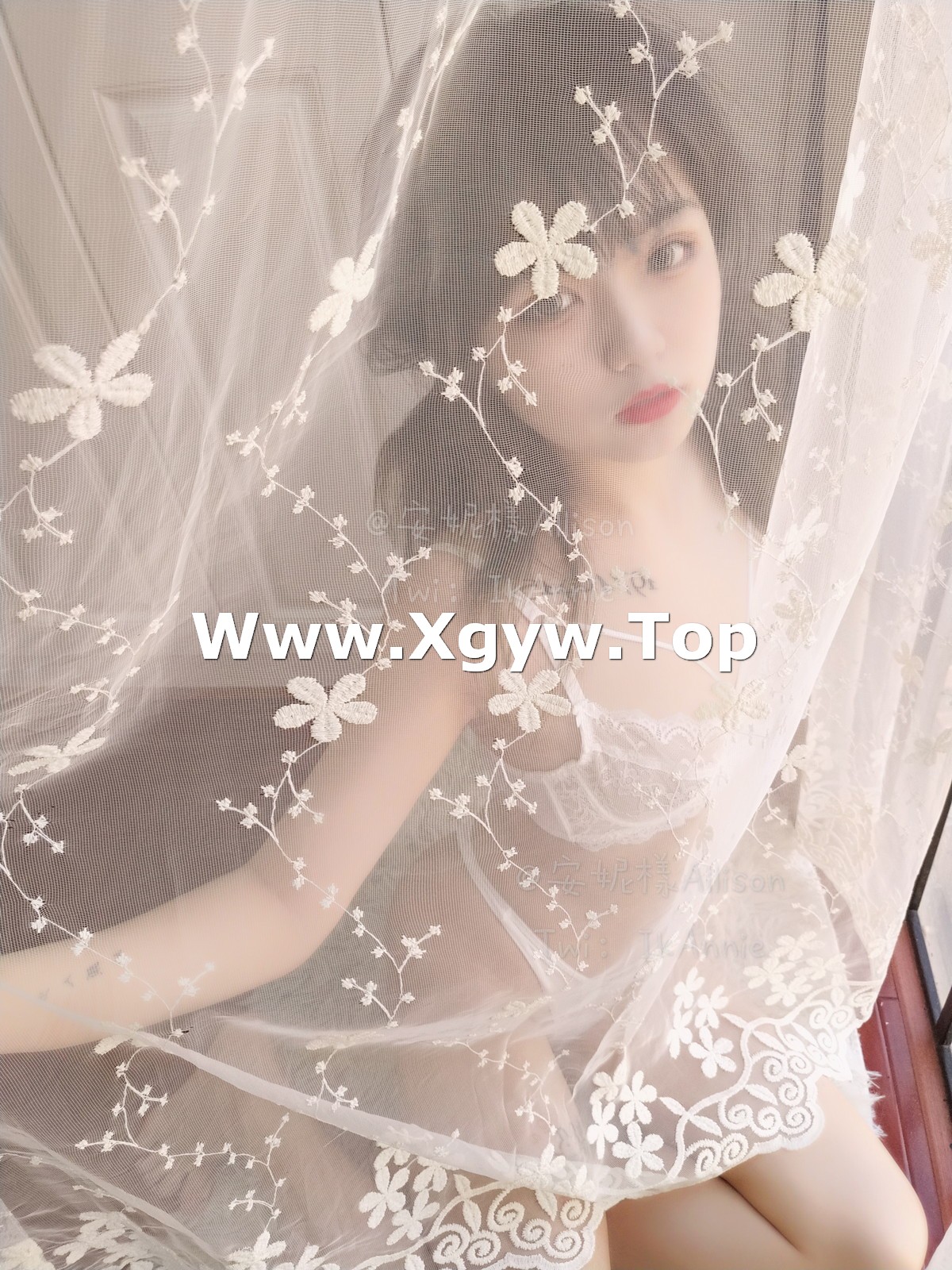 xgyw.top_萝莉小美女安妮吊带裙主题居家私房脱吊带连身裙露性感白色蕾丝内衣诱惑写真30P