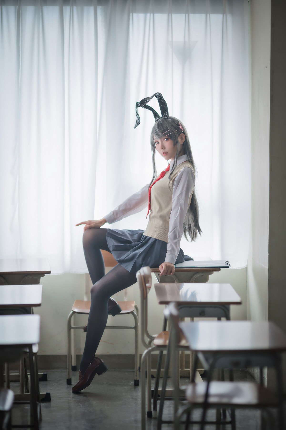 xgyw.top_Coser妹子Ely_eee麻衣学姊主题性感兔女郎装扮超薄黑丝秀翘臀美腿诱惑写真50P