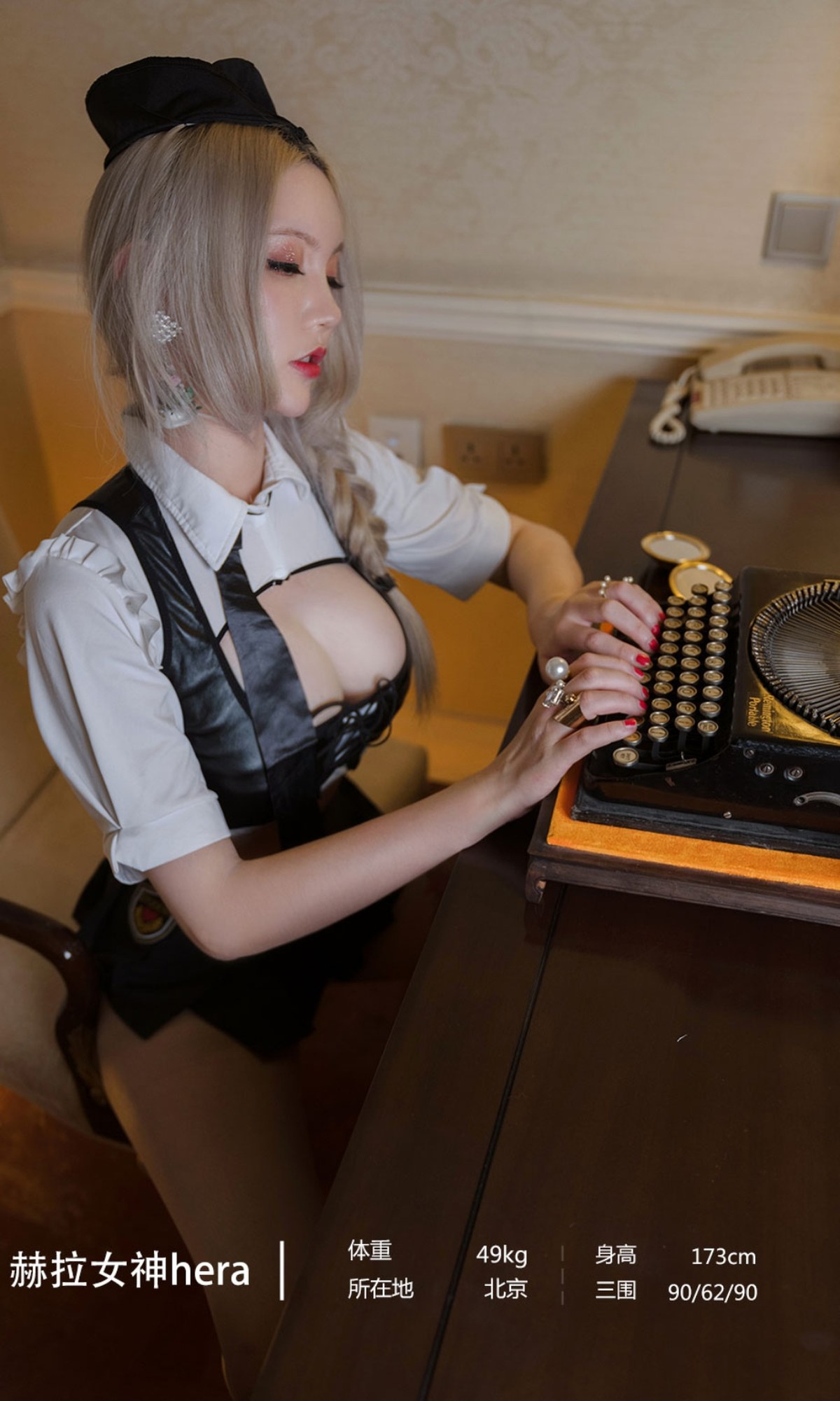 xgyw.top_[Ugirls爱尤物]No.2454_模特赫拉女神Hena露胸上衣配黑短裙秀超薄肉丝迷人诱惑写真35P