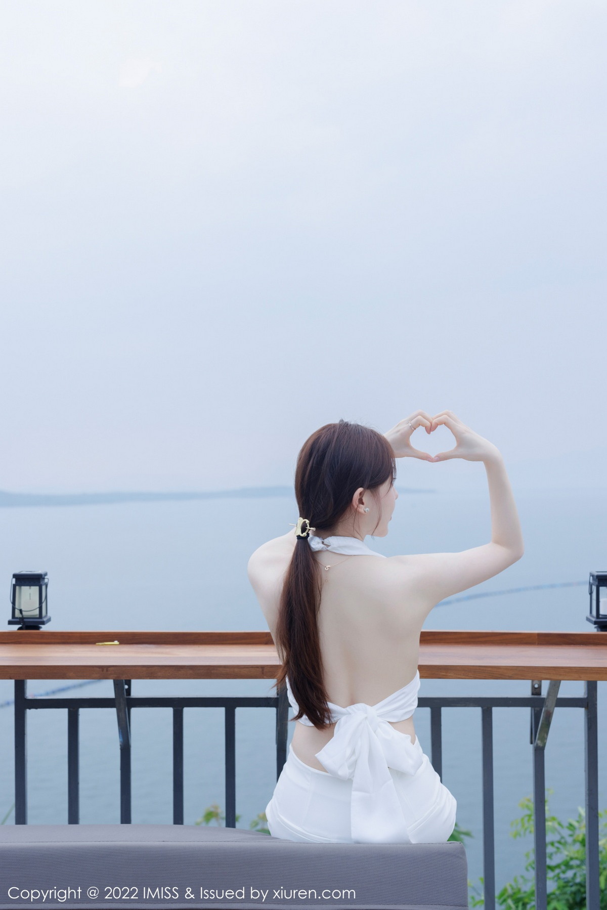 xgyw.top_[IMISS爱蜜社]Vol.706_气质女神Lynn刘奕宁户外场景性感白色长裙秀曼妙身材迷人写真41P