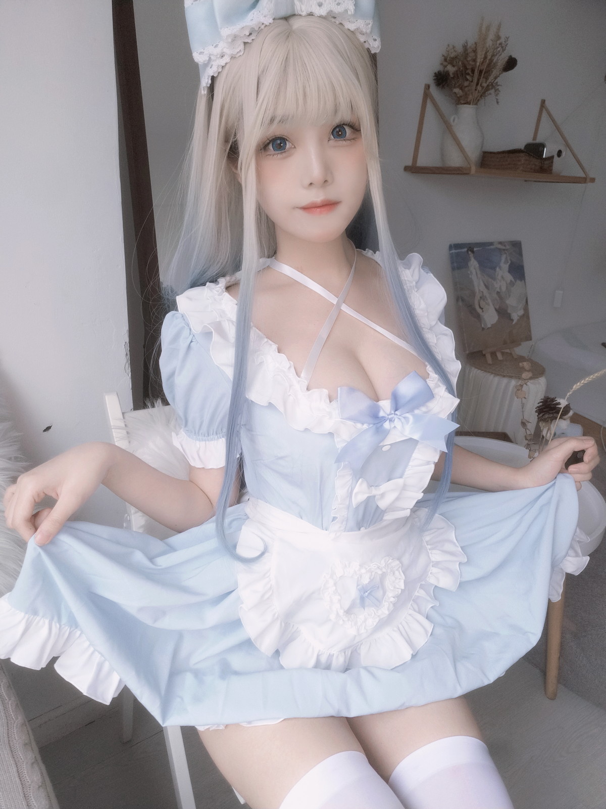 xgyw.top_萌系小姐姐蜜汁猫裘蓝女仆主题私房脱性感女仆装露粉色内衣秀傲人豪乳诱惑写真27P
