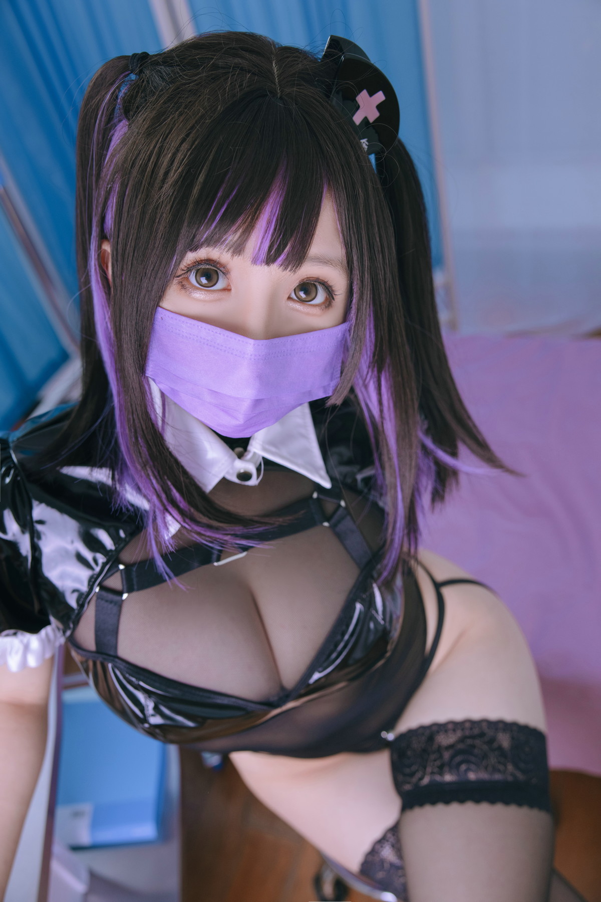 xgyw.top_Cosplay美女日奈娇口罩护士主题黑色皮质内衣配黑色蕾丝袜秀翘臀美腿诱惑写真75P