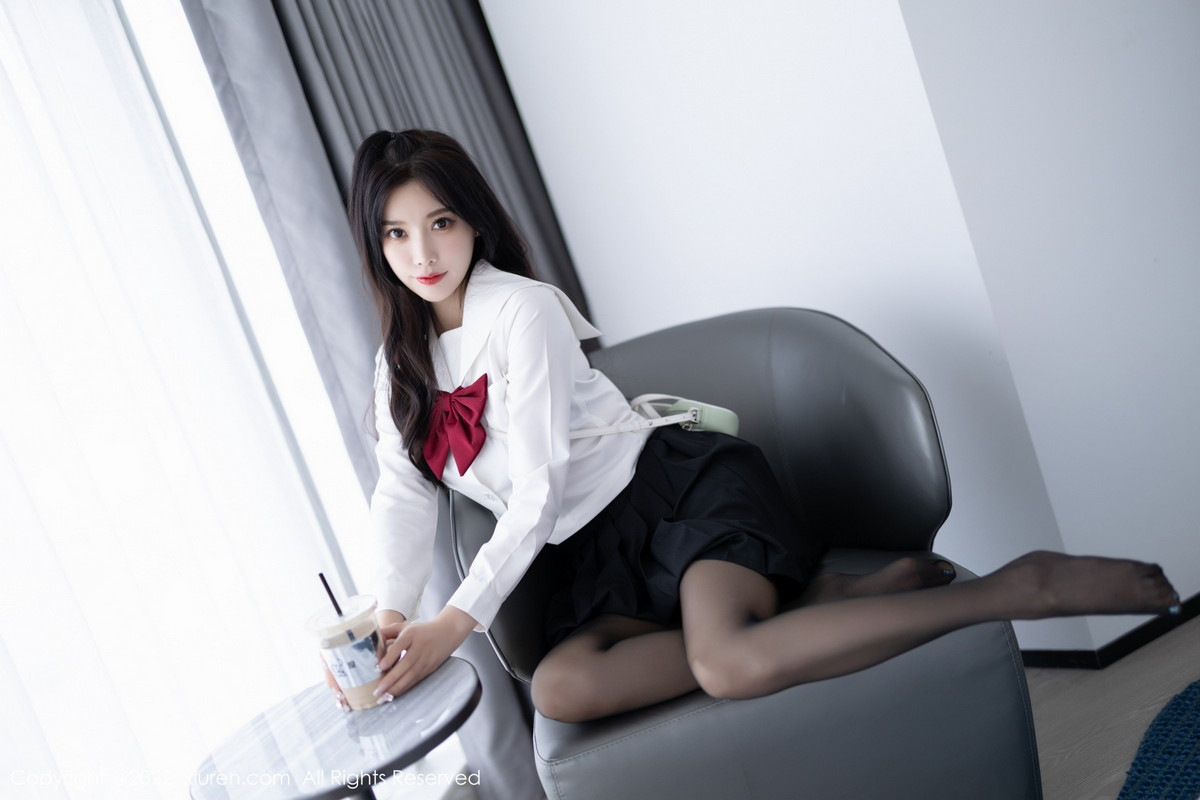 xgyw.top_XiuRen第5823期_女神杨晨晨Yome性感白T配黑色短裙露黑色内衣迷人诱惑写真94P