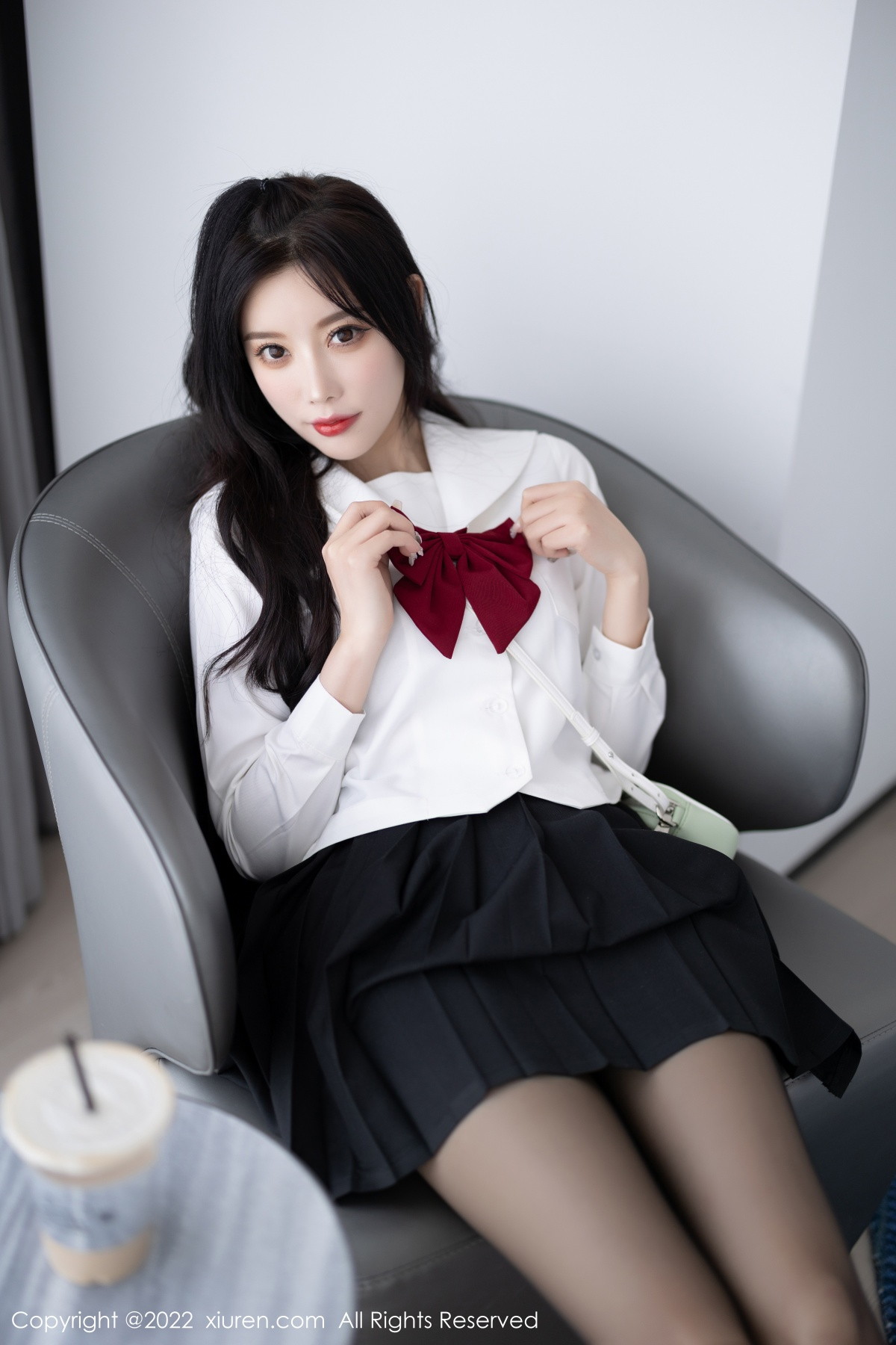 xgyw.top_XiuRen第5823期_女神杨晨晨Yome性感白T配黑色短裙露黑色内衣迷人诱惑写真94P