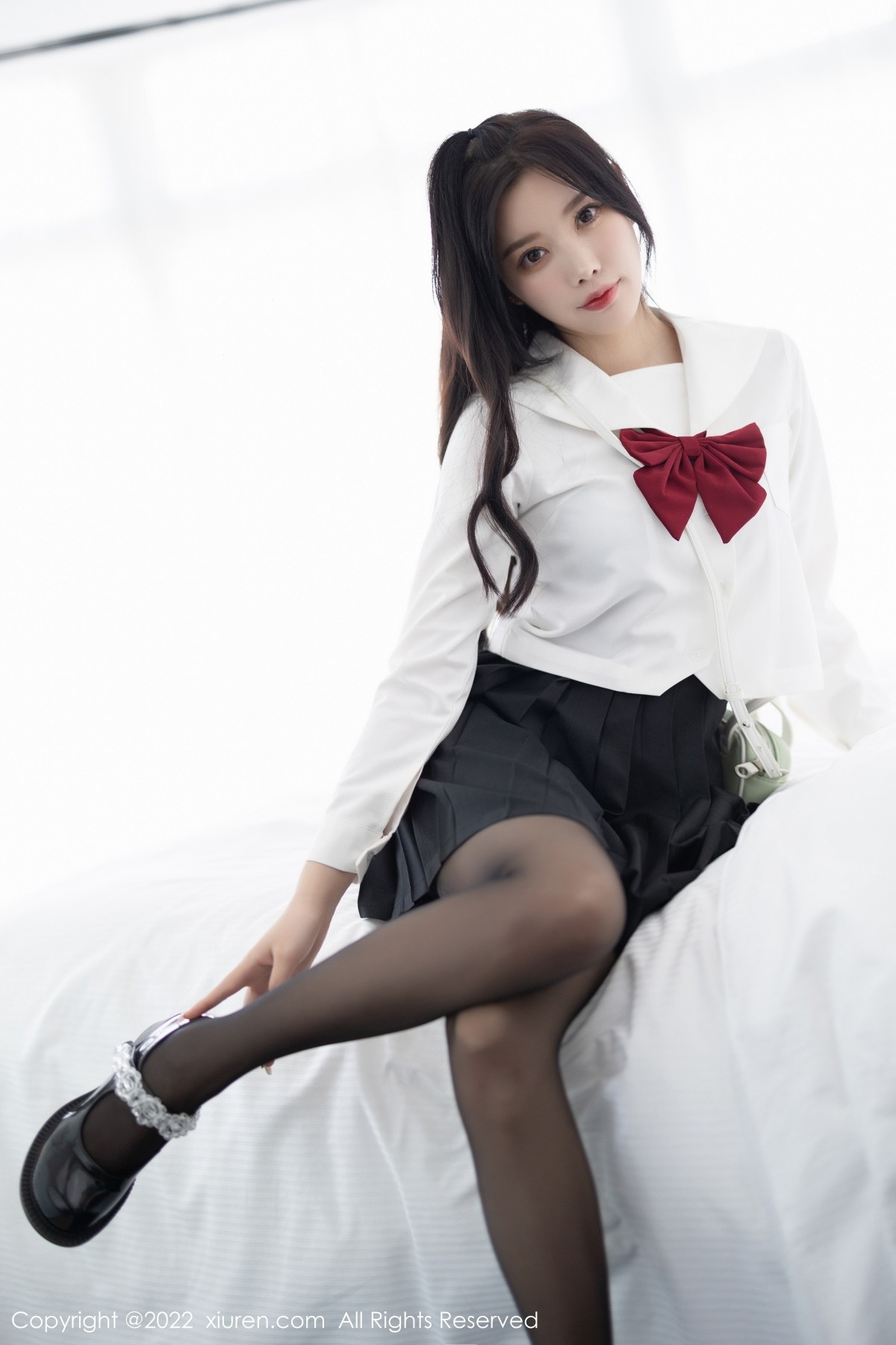 xgyw.top_XiuRen第5823期_女神杨晨晨Yome性感白T配黑色短裙露黑色内衣迷人诱惑写真94P