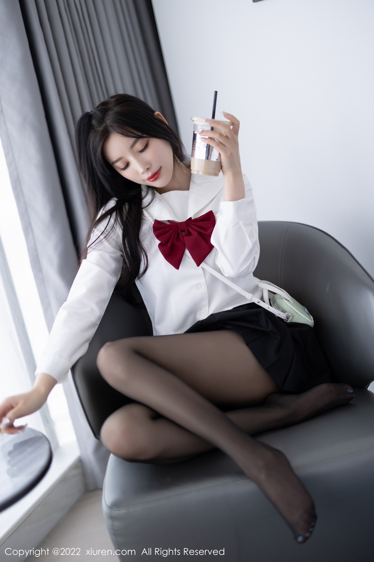 xgyw.top_XiuRen第5823期_女神杨晨晨Yome性感白T配黑色短裙露黑色内衣迷人诱惑写真94P