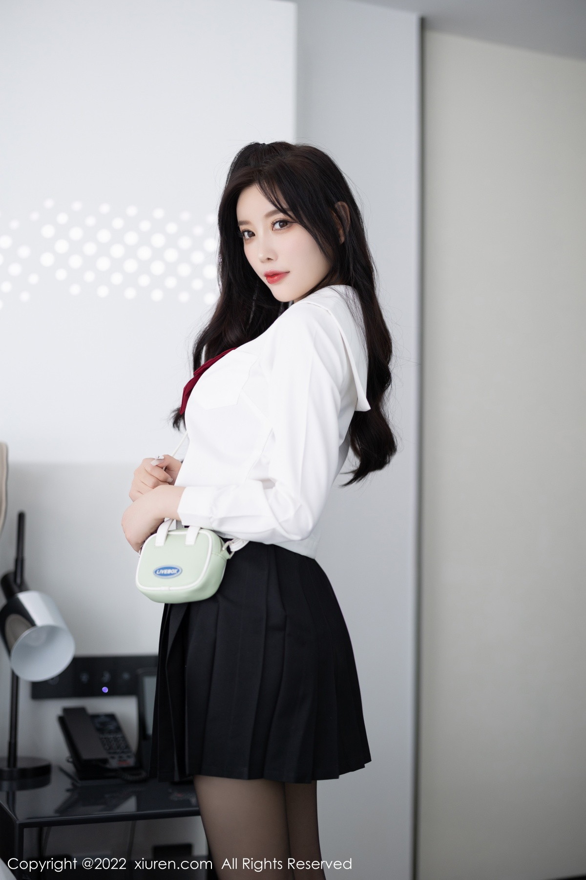 xgyw.top_XiuRen第5823期_女神杨晨晨Yome性感白T配黑色短裙露黑色内衣迷人诱惑写真94P