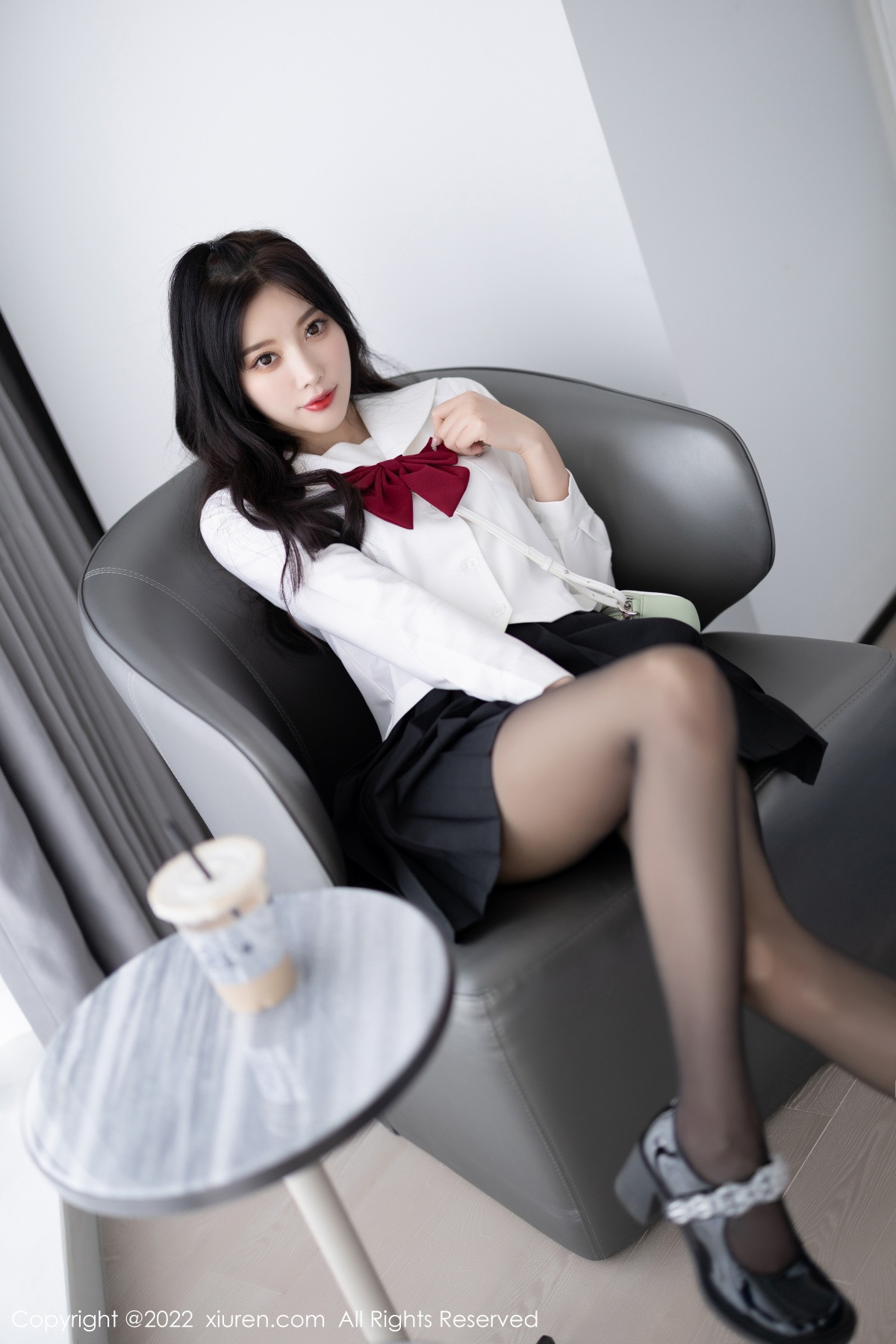 xgyw.top_XiuRen第5823期_女神杨晨晨Yome性感白T配黑色短裙露黑色内衣迷人诱惑写真94P