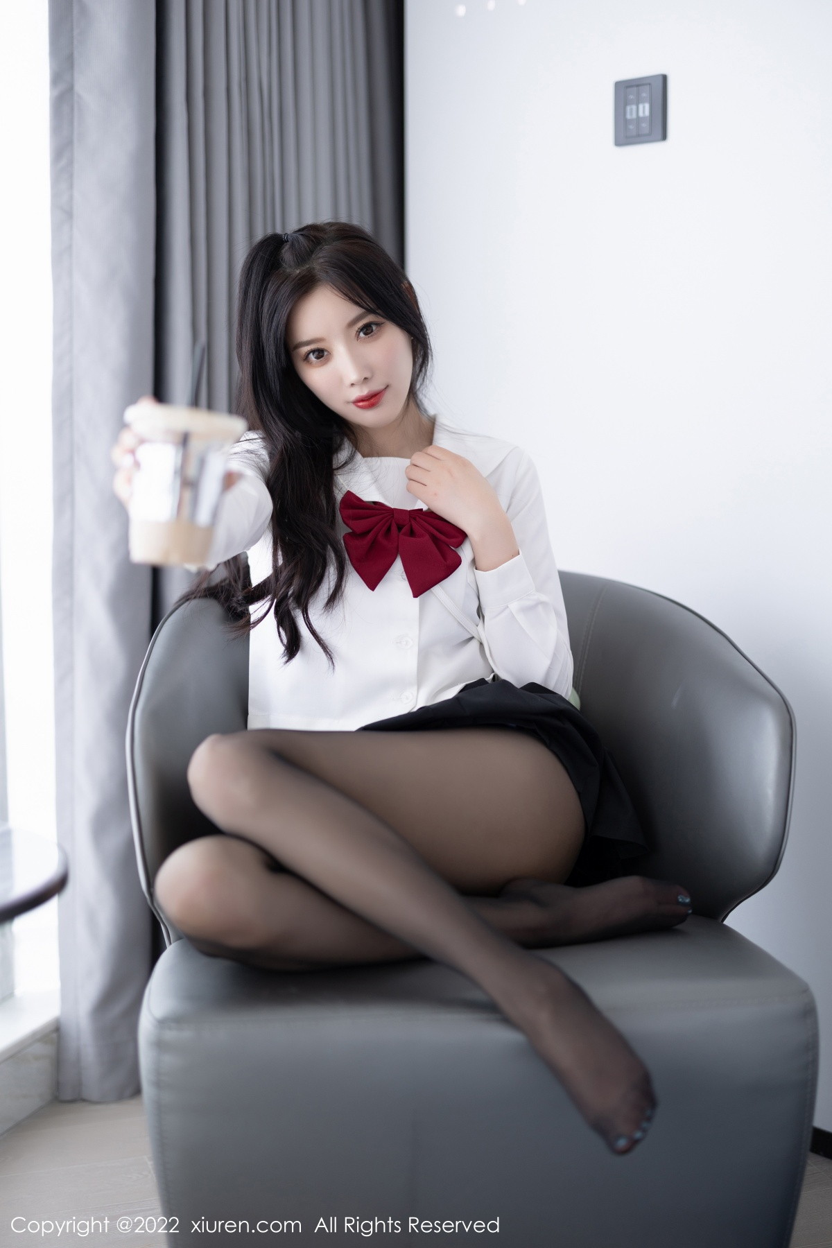 xgyw.top_XiuRen第5823期_女神杨晨晨Yome性感白T配黑色短裙露黑色内衣迷人诱惑写真94P
