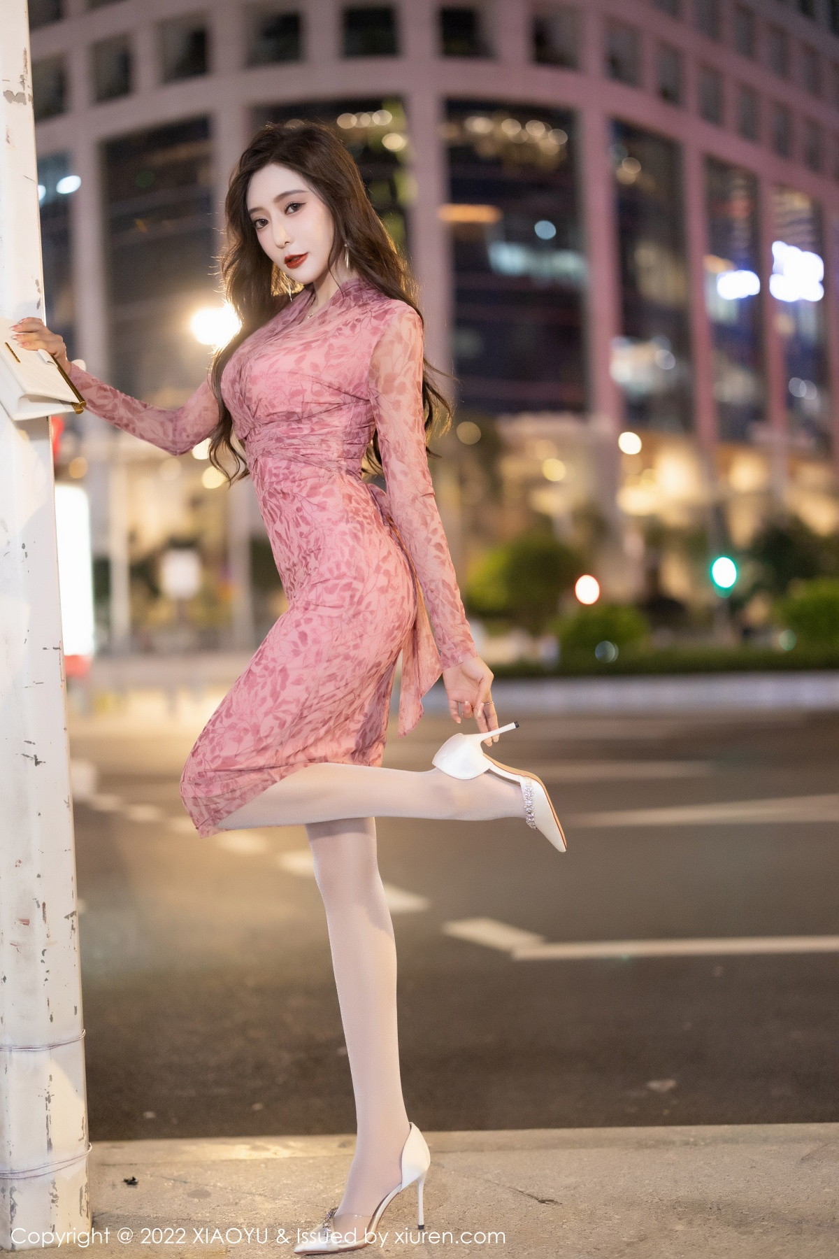 xgyw.top_[XiaoYu画语界]Vol.899_女神王馨瑶yanni脱浅红连衣短裙露白色内衣配超薄肉丝诱惑写真82P