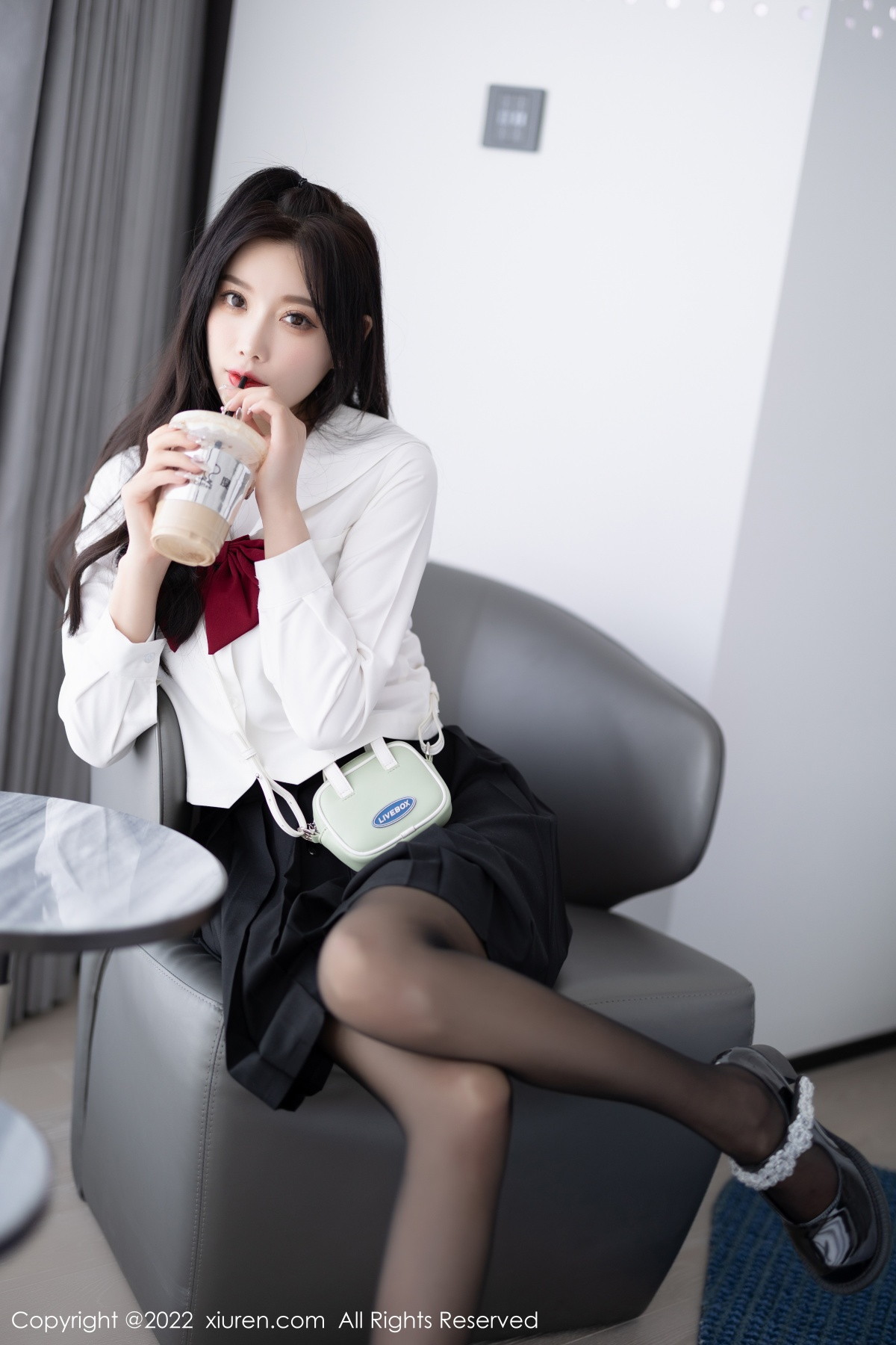 xgyw.top_XiuRen第5823期_女神杨晨晨Yome性感白T配黑色短裙露黑色内衣迷人诱惑写真94P