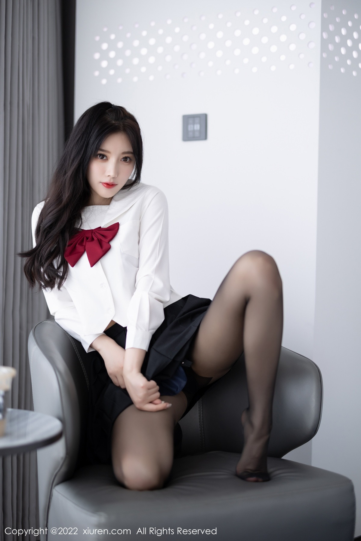 xgyw.top_XiuRen第5823期_女神杨晨晨Yome性感白T配黑色短裙露黑色内衣迷人诱惑写真94P