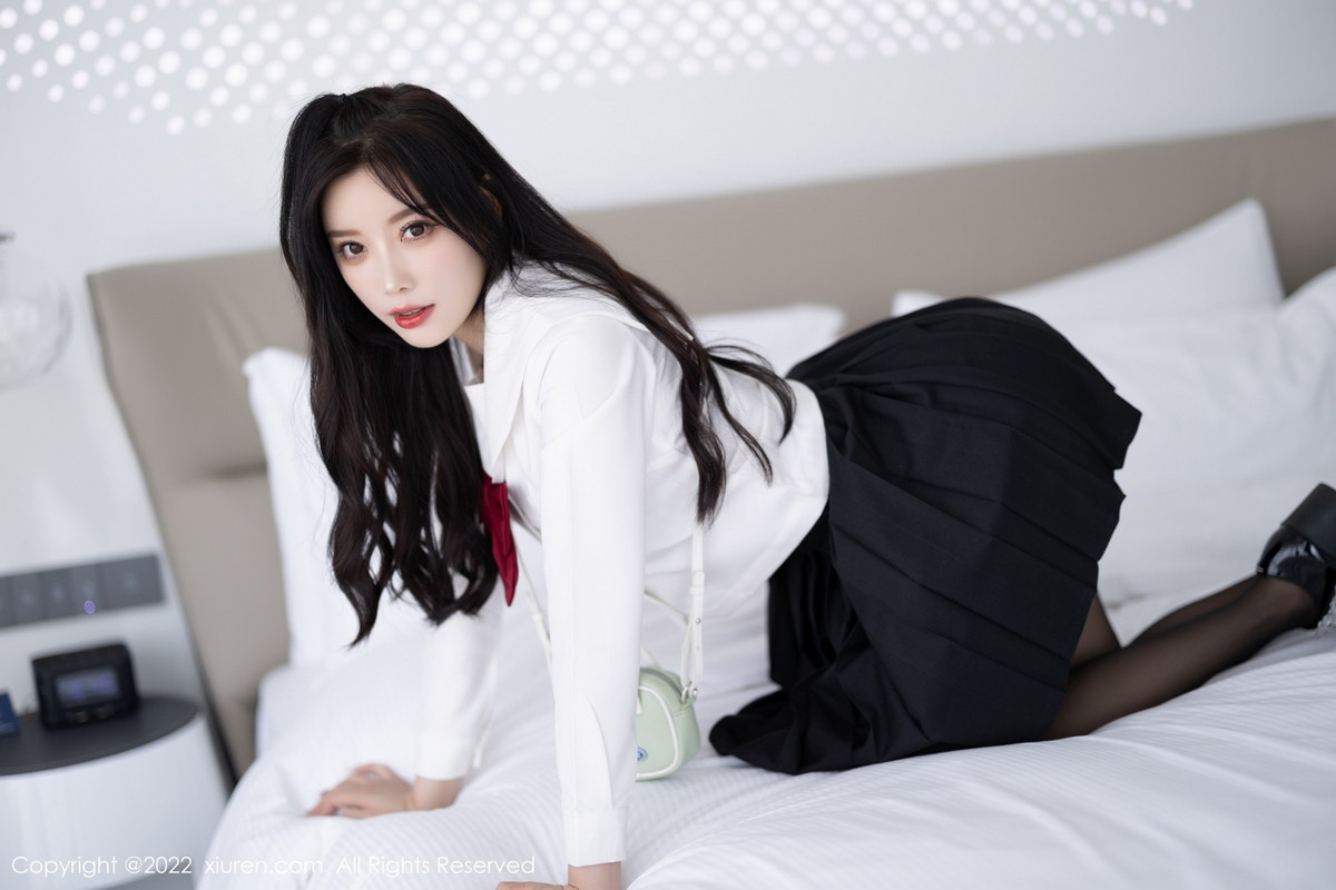xgyw.top_XiuRen第5823期_女神杨晨晨Yome性感白T配黑色短裙露黑色内衣迷人诱惑写真94P