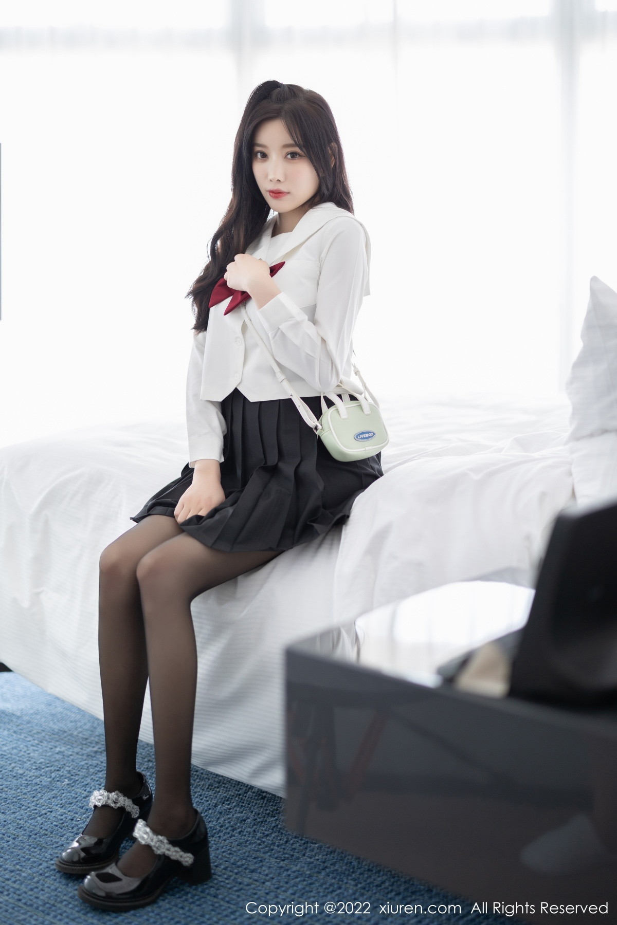 xgyw.top_XiuRen第5823期_女神杨晨晨Yome性感白T配黑色短裙露黑色内衣迷人诱惑写真94P