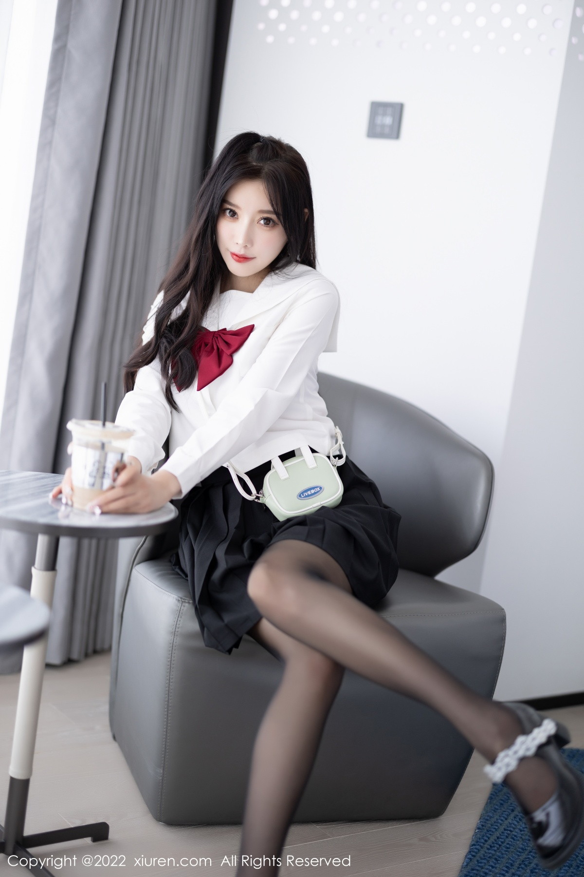 xgyw.top_XiuRen第5823期_女神杨晨晨Yome性感白T配黑色短裙露黑色内衣迷人诱惑写真94P