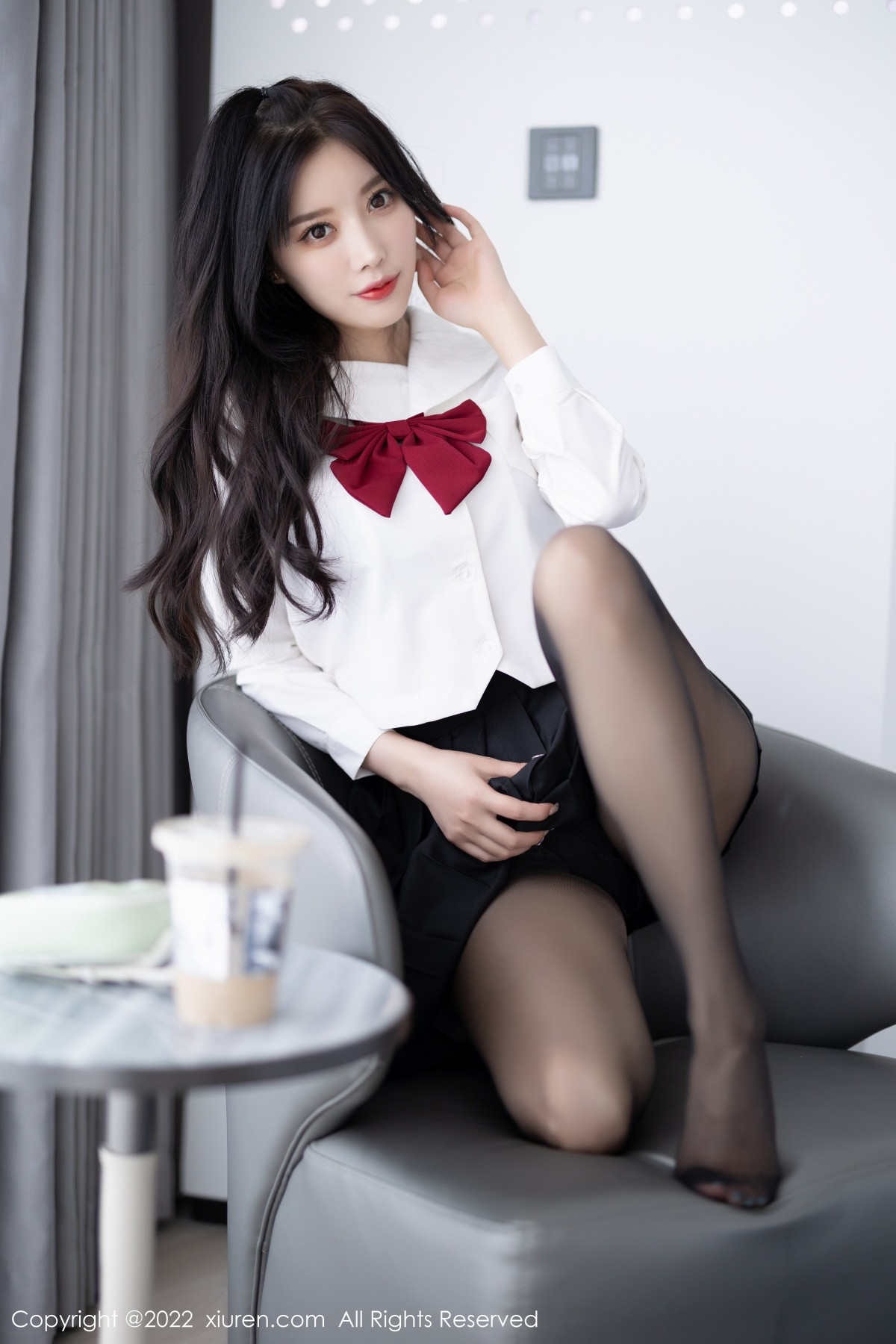 xgyw.top_XiuRen第5823期_女神杨晨晨Yome性感白T配黑色短裙露黑色内衣迷人诱惑写真94P
