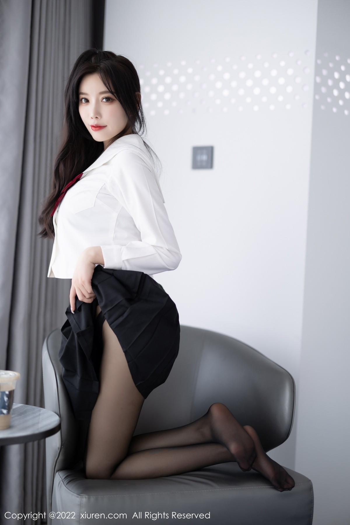 xgyw.top_XiuRen第5823期_女神杨晨晨Yome性感白T配黑色短裙露黑色内衣迷人诱惑写真94P