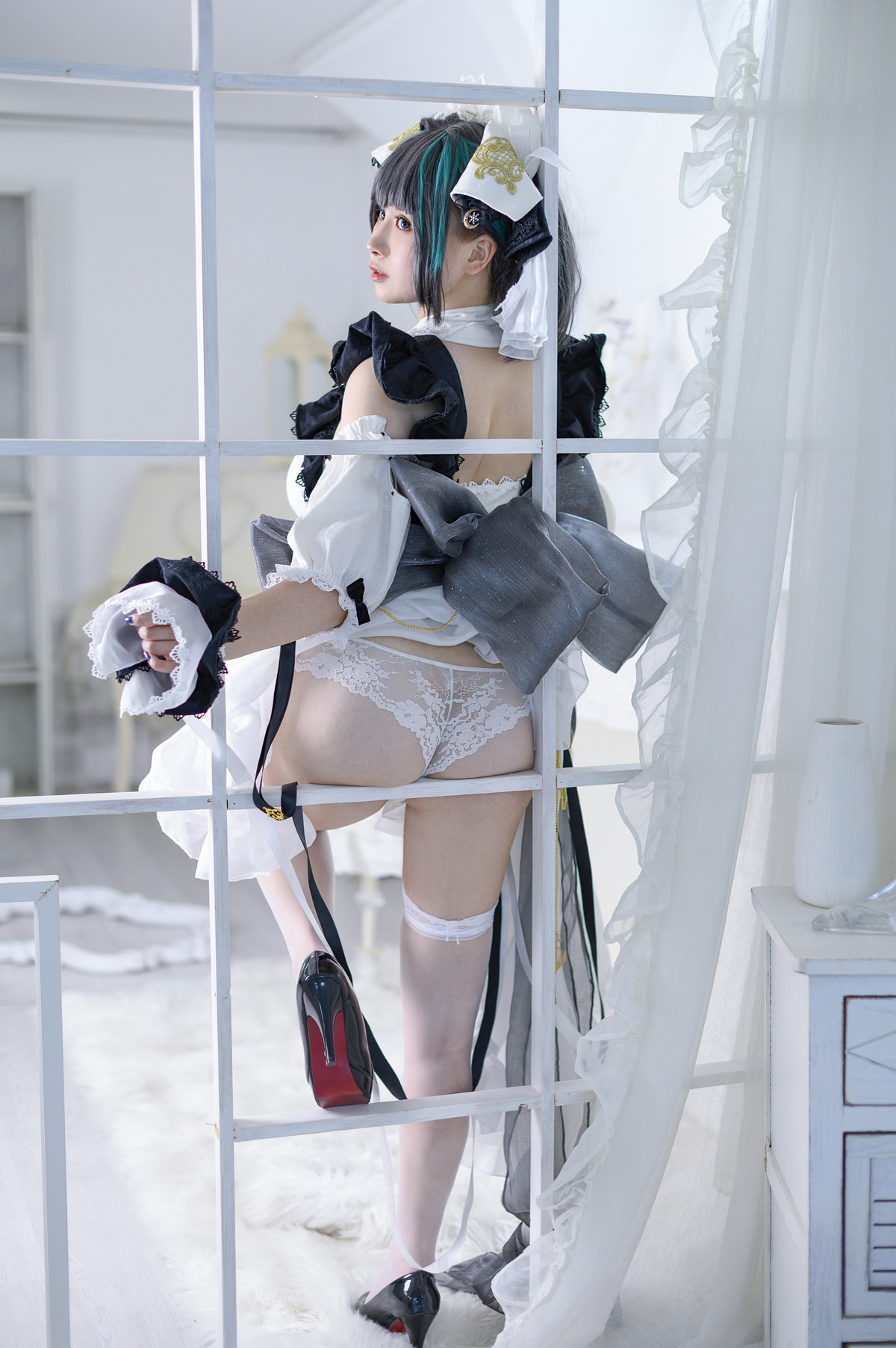 xgyw.top_二次元美少女PAKI酱柴郡主题性感露胸薄纱裙配白丝袜秀豪乳翘臀诱惑写真40P