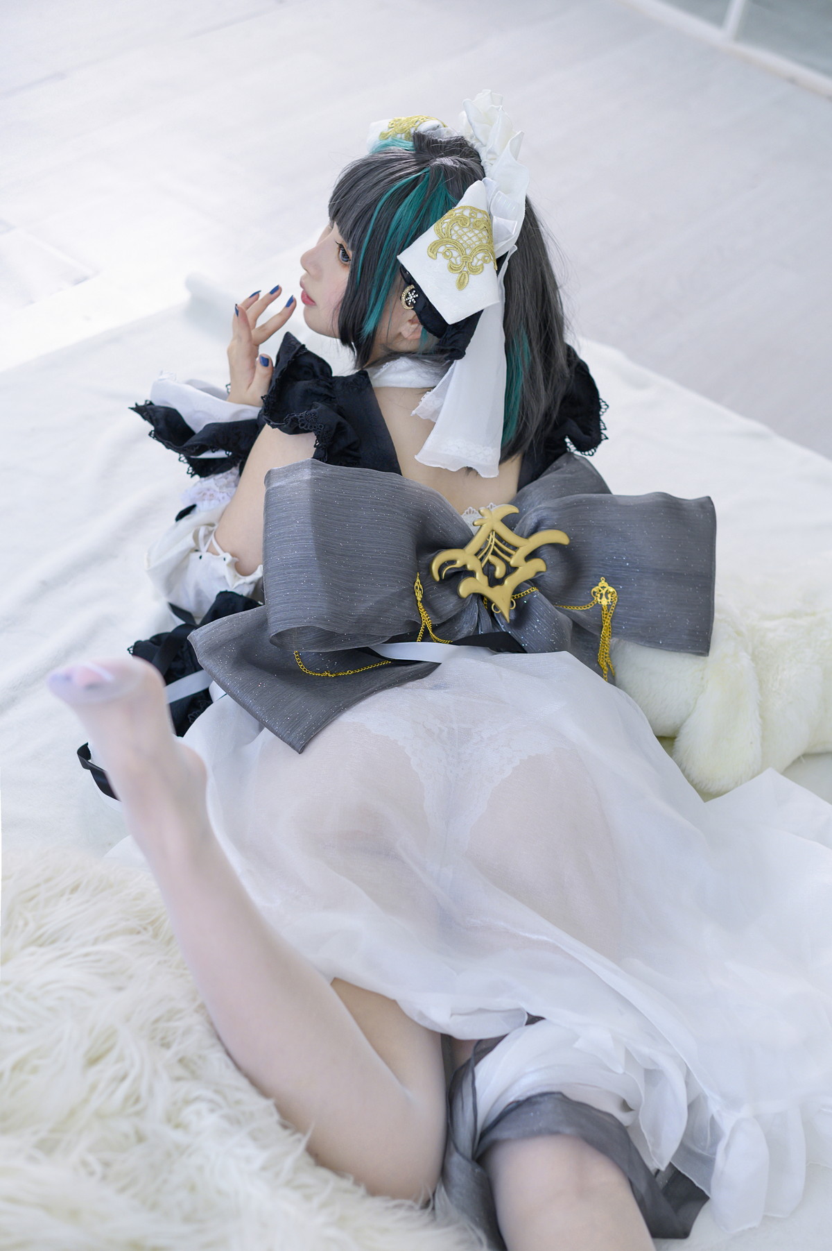 xgyw.top_二次元美少女PAKI酱柴郡主题性感露胸薄纱裙配白丝袜秀豪乳翘臀诱惑写真40P