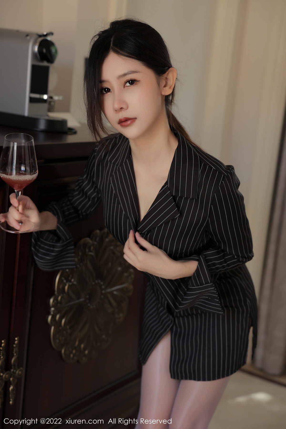 xgyw.top_XiuRen第5828期_模特尹甜甜海南旅拍黑色T恤上衣配紫色丝袜露蕾丝内衣诱惑写真58P